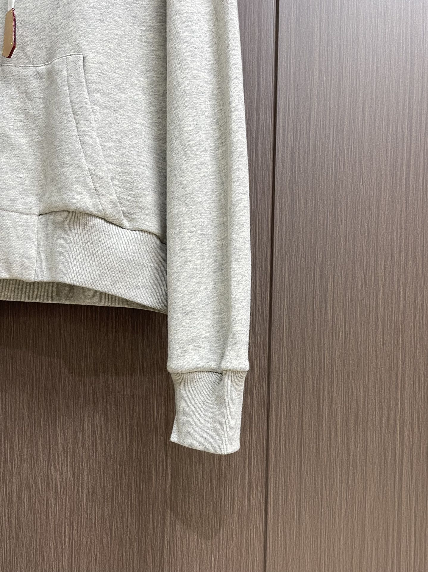 
LV 2025FW秋冬新款皮革抽绳连帽拉链卫衣，定制YB进口棉纶材质 柔软亲肤 久洗不易变形起球 质感