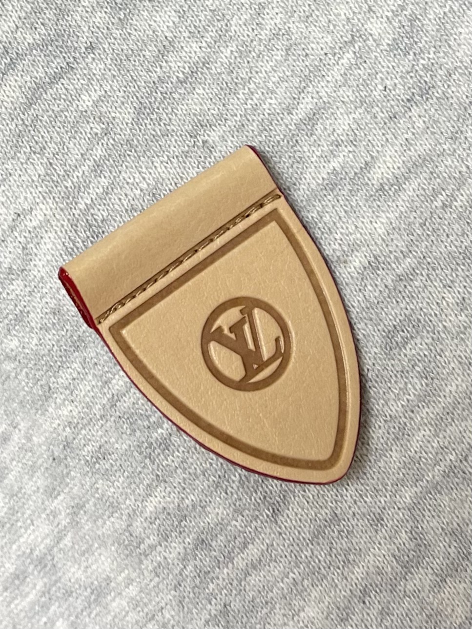 
LV 2025FW秋冬新款皮革抽绳连帽拉链卫衣，定制YB进口棉纶材质 柔软亲肤 久洗不易变形起球 质感