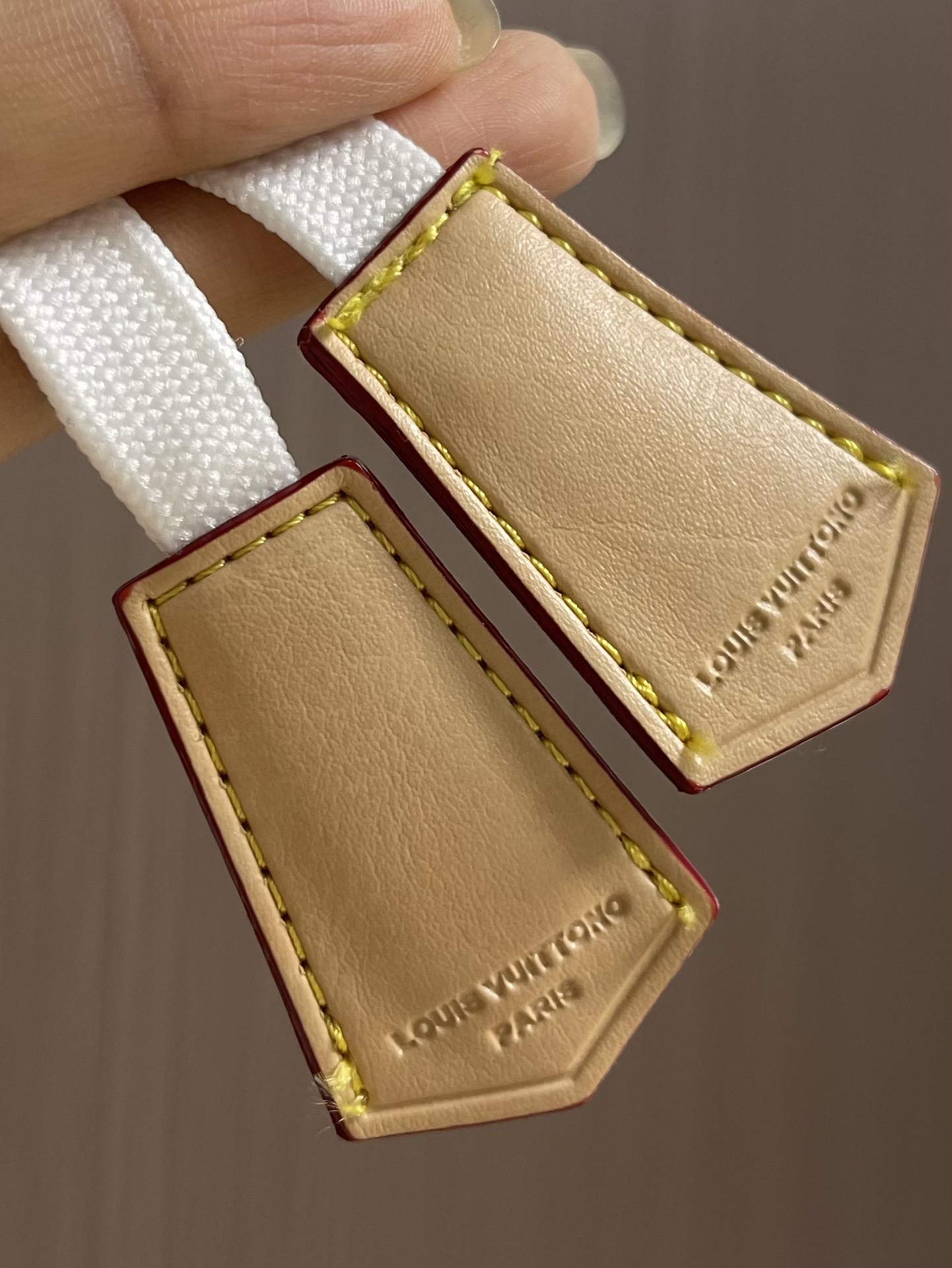 
LV 2025FW秋冬新款皮革抽绳连帽拉链卫衣，定制YB进口棉纶材质 柔软亲肤 久洗不易变形起球 质感