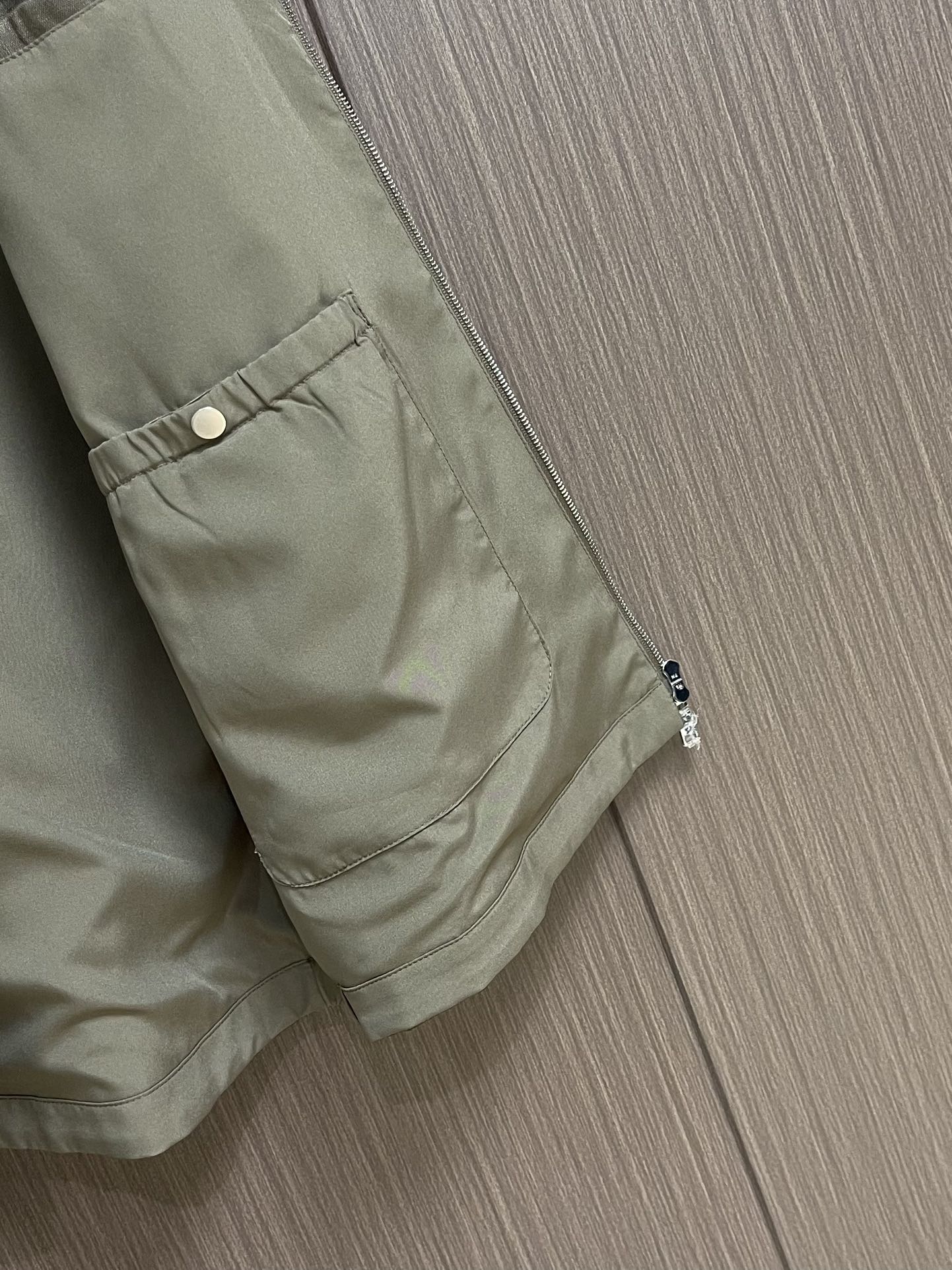 
zegna 新款无袖马甲 手感超柔软细腻 休闲风格彰显出的简洁、大气、轻逸和尊贵的感觉，面料立挺有型，