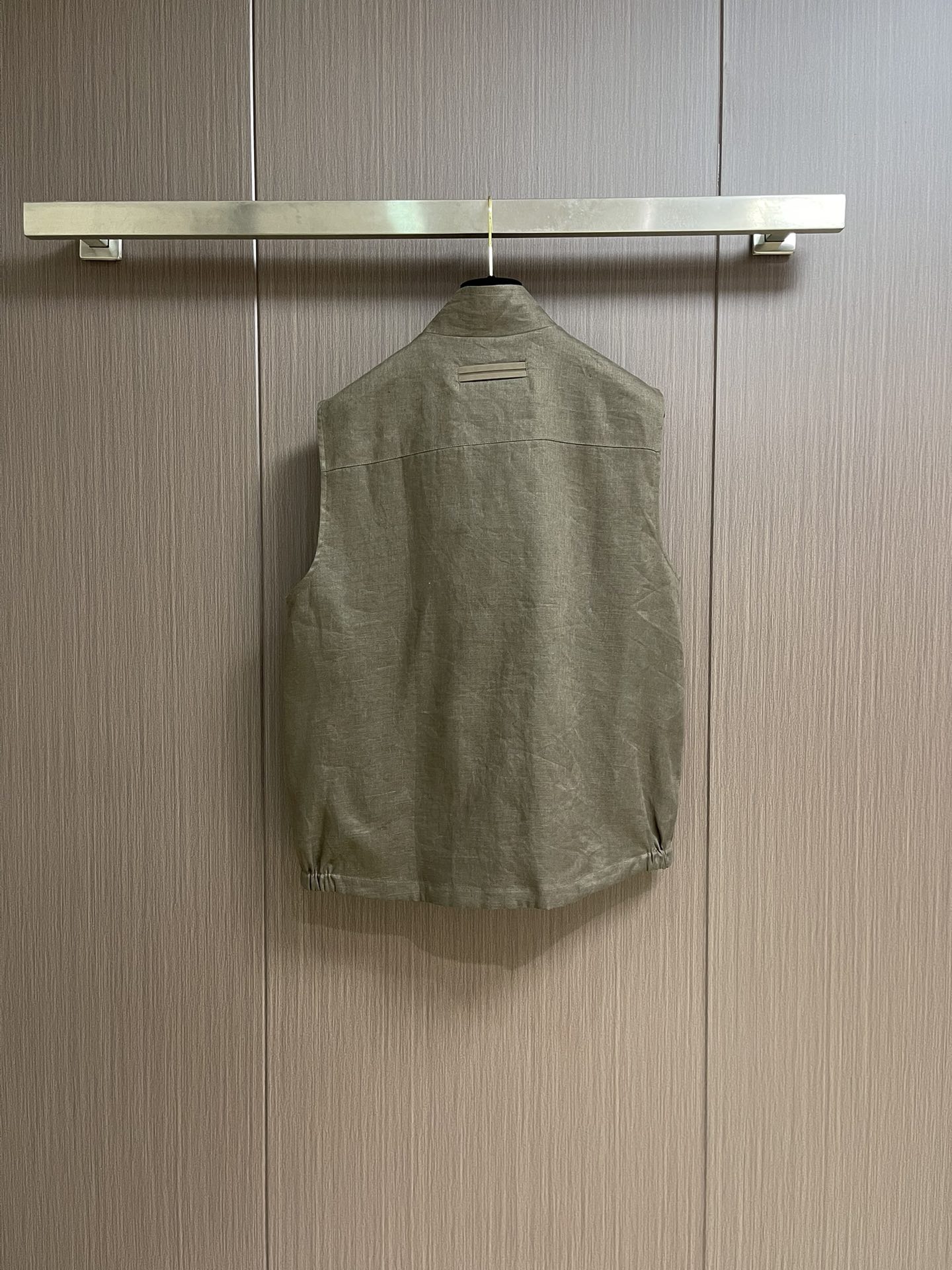 
zegna 新款无袖马甲 手感超柔软细腻 休闲风格彰显出的简洁、大气、轻逸和尊贵的感觉，面料立挺有型，