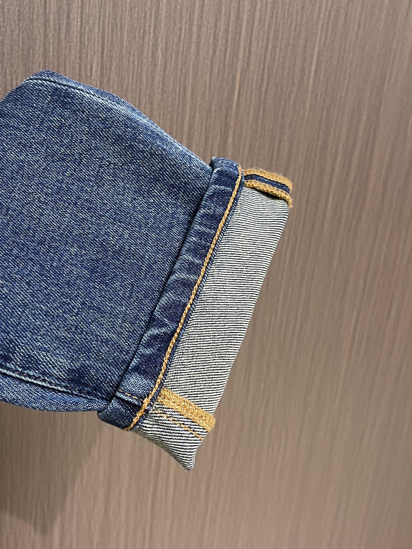 
BC 2025FW早秋新款牛仔长裤。定制日本进口丹宁面料，手感柔软上身修身显瘦包臀特别好看完胜，时尚净