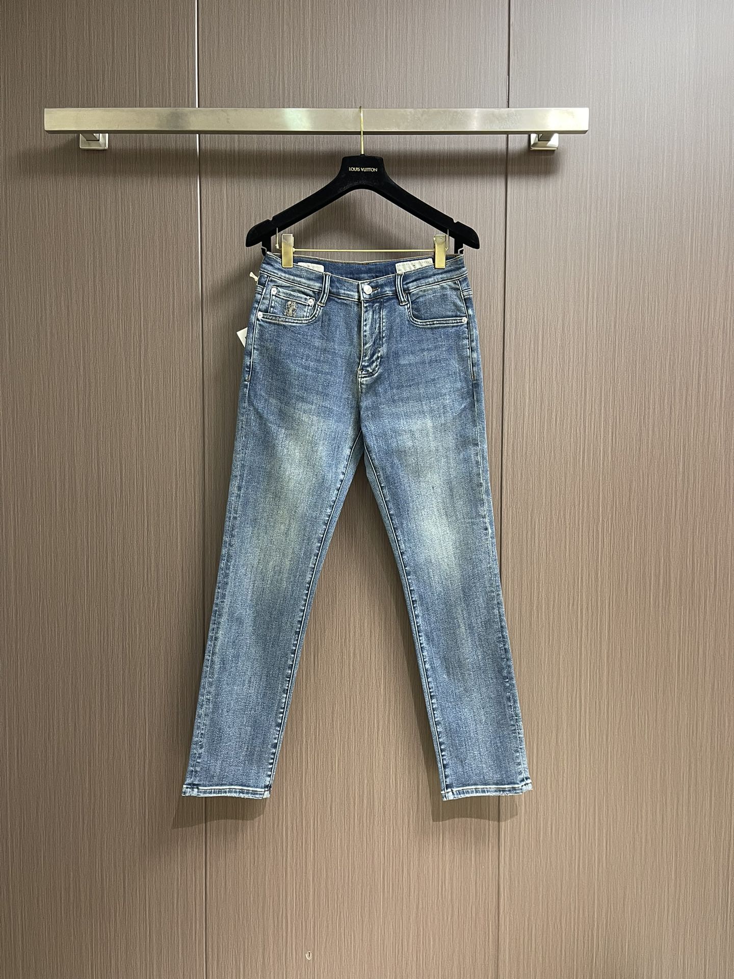 NO:514204,BrunelloCucinelli BC men's casual jeans, SS early spring new style, perfect edging inside, customized original hardware, exquisite leather cards on the back, imported denim fabric for customers, wide style and versatile upper body. Size 30-38 No 35 37,,brunello cucinelli,jeans,alexander wang19860909BrunelloCucinelli BC 男士休闲牛仔裤,SS早春新款,内里完美包边,定制原版五金,背面精美皮牌,客供进口牛仔面料,版型挺阔 上身百搭.尺码30-38 无35 37,,brunello cucinelli,jeans,alexander wang,Men's clothing