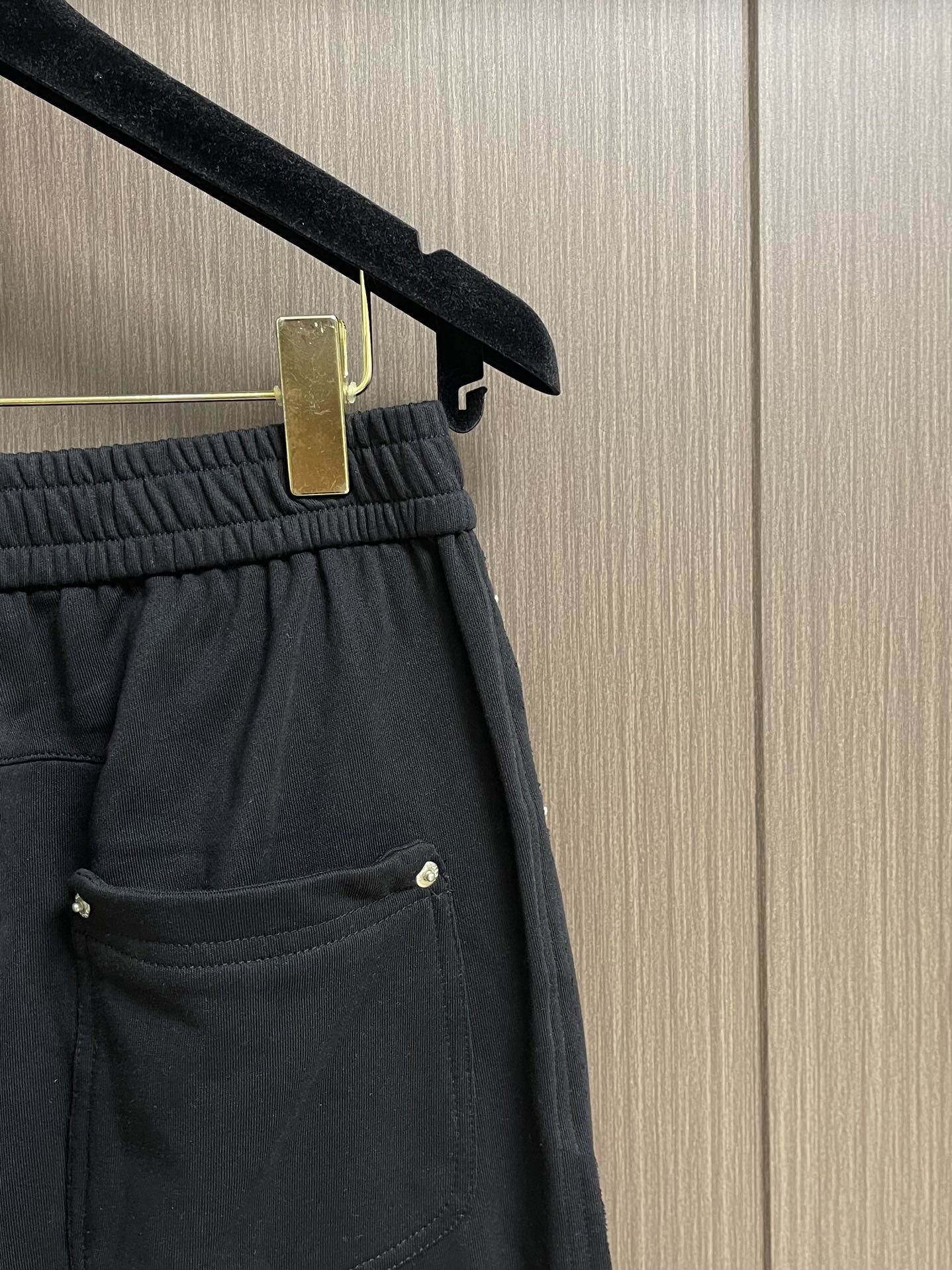 
Balenciaga 2025SS新款经典可乐直筒卫裤。订色订染细毛圈纯棉卫衣面，380g双股双纱，手