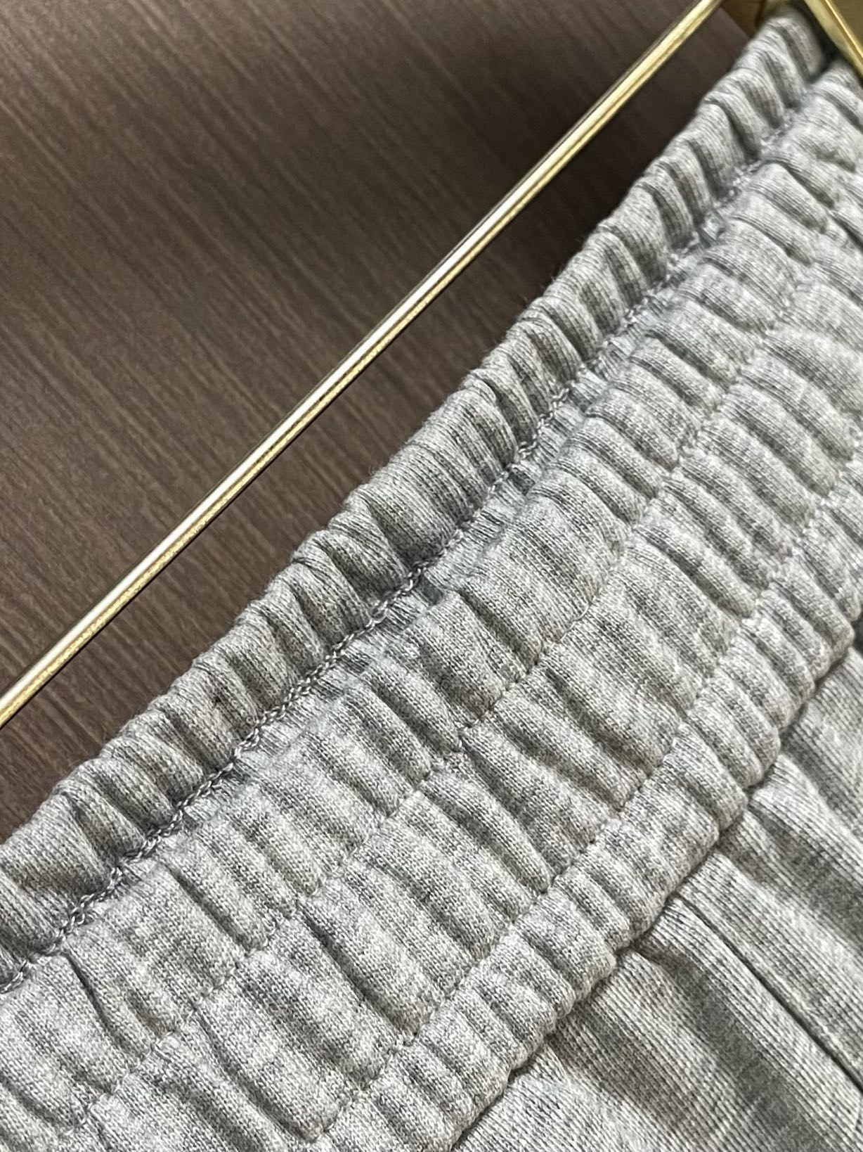 
Balenciaga 2025SS新款经典可乐直筒卫裤。订色订染细毛圈纯棉卫衣面，380g双股双纱，手