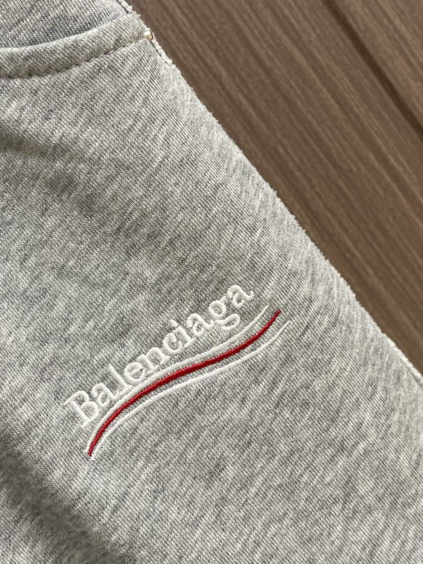 
Balenciaga 2025SS新款经典可乐直筒卫裤。订色订染细毛圈纯棉卫衣面，380g双股双纱，手