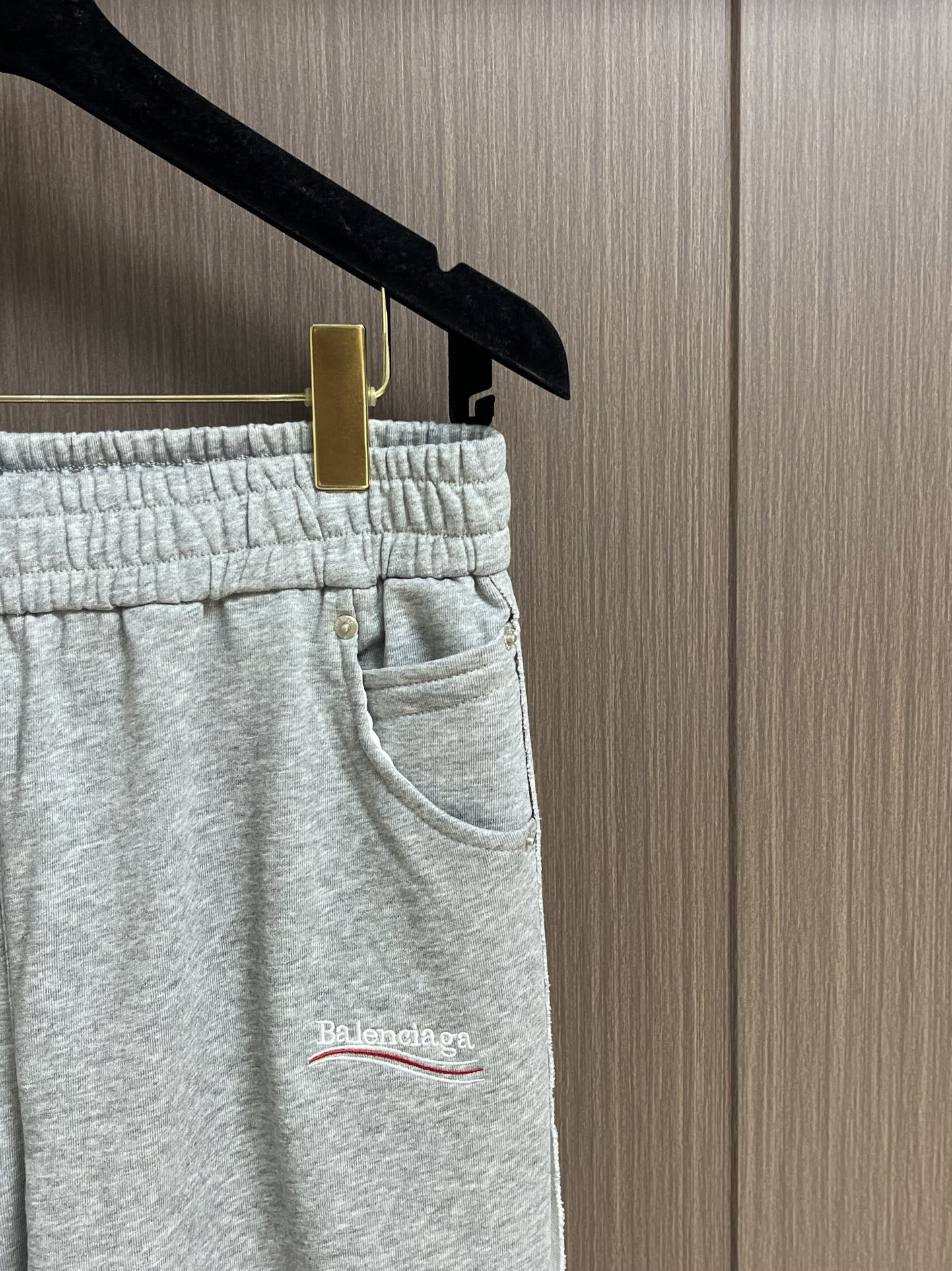 
Balenciaga 2025SS新款经典可乐直筒卫裤。订色订染细毛圈纯棉卫衣面，380g双股双纱，手