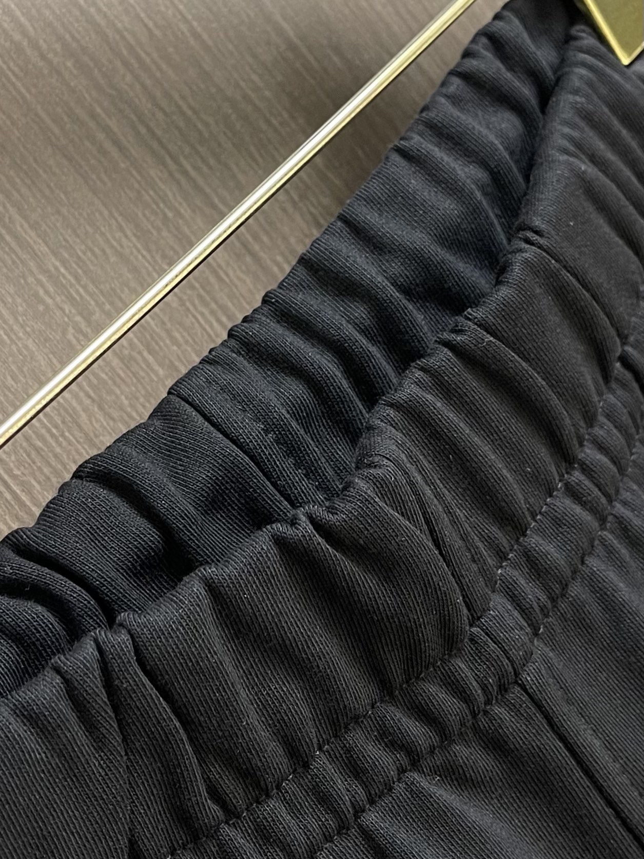 
Balenciaga 2025SS字母logo印花情侣男女卫裤，简单的设计加上基础精致的印花logo，