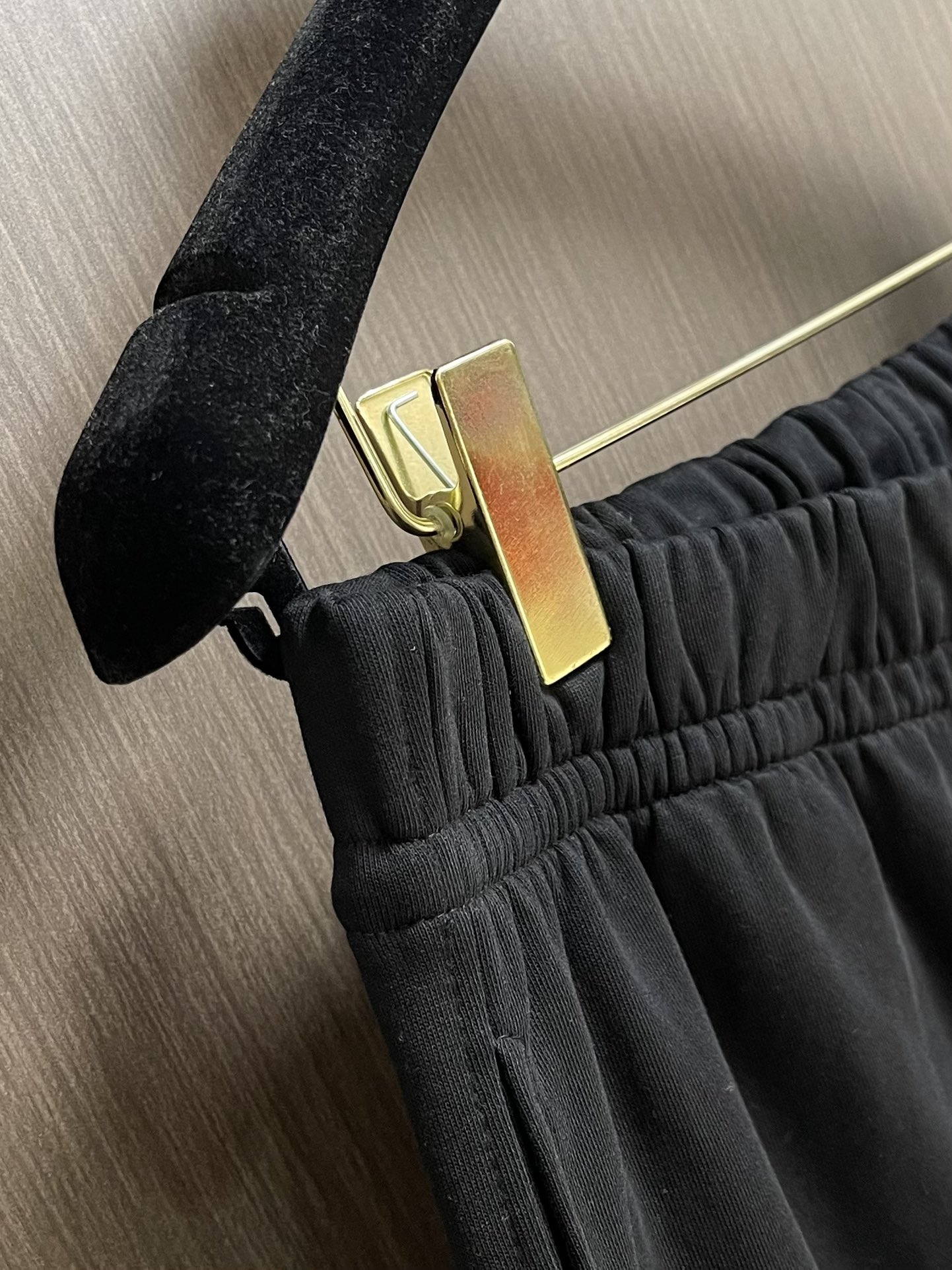 
Balenciaga 2025SS字母logo印花情侣男女卫裤，简单的设计加上基础精致的印花logo，