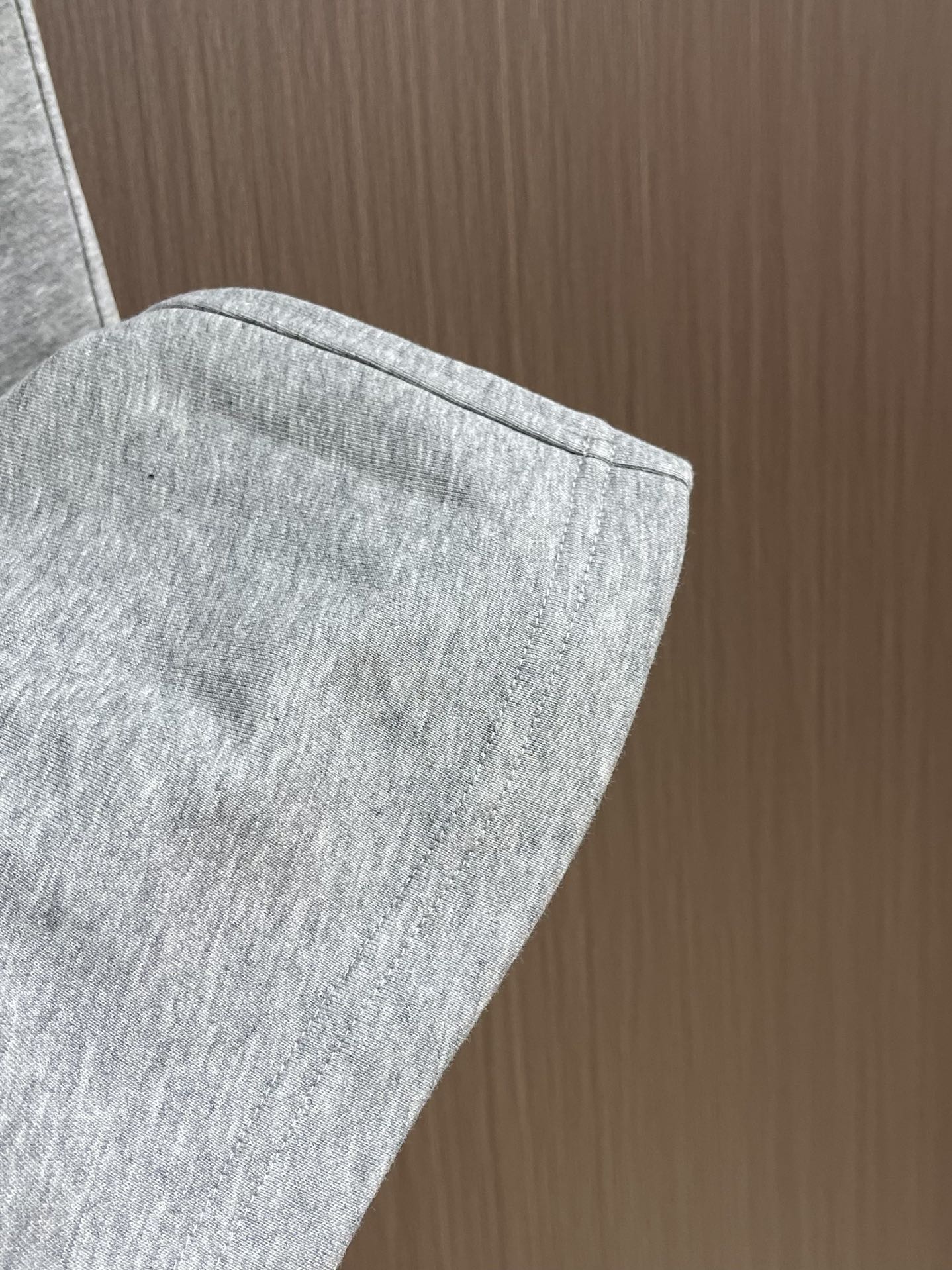 
Balenciaga 2025SS字母logo印花情侣男女卫裤，简单的设计加上基础精致的印花logo，