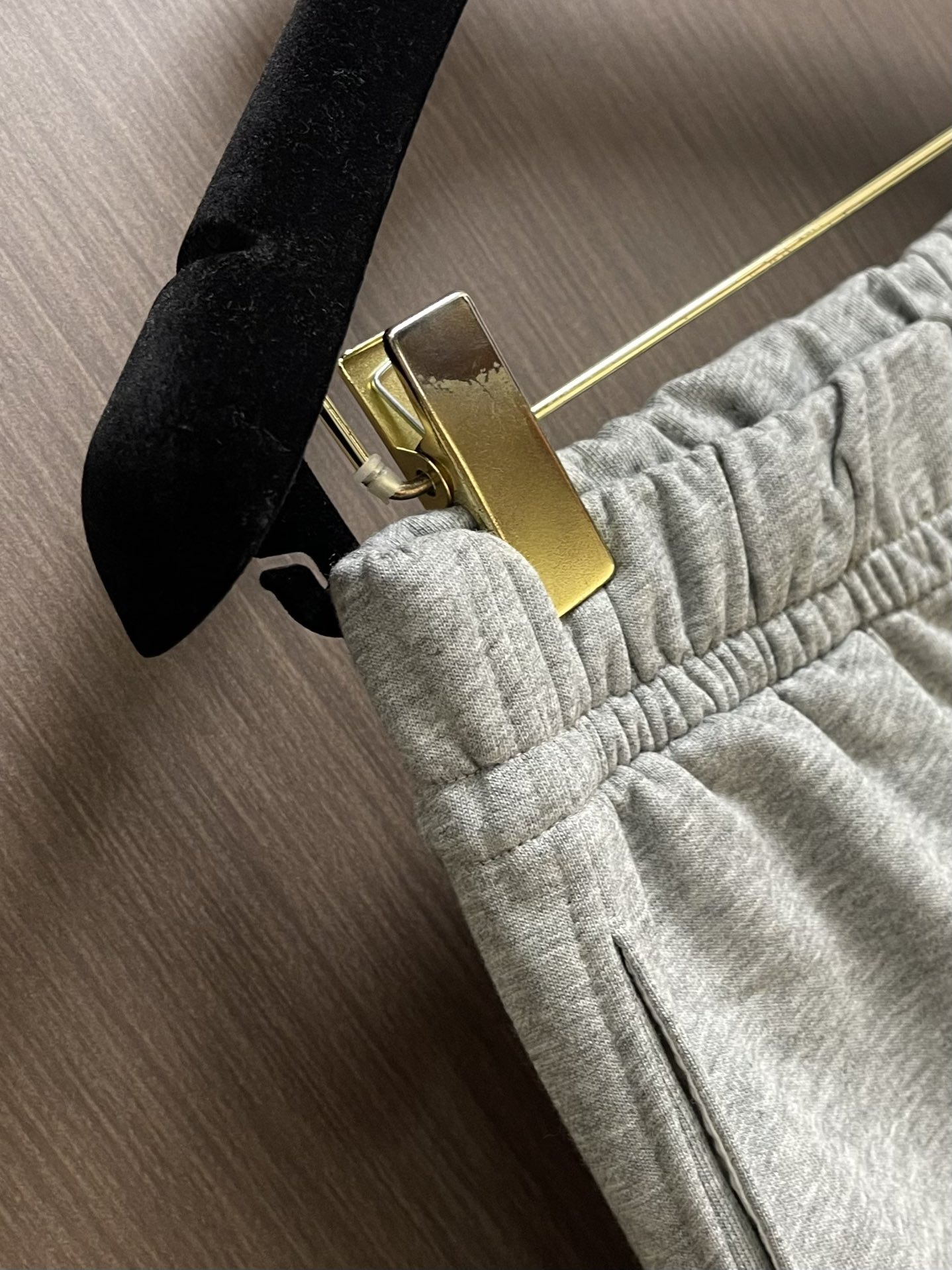 
Balenciaga 2025SS字母logo印花情侣男女卫裤，简单的设计加上基础精致的印花logo，