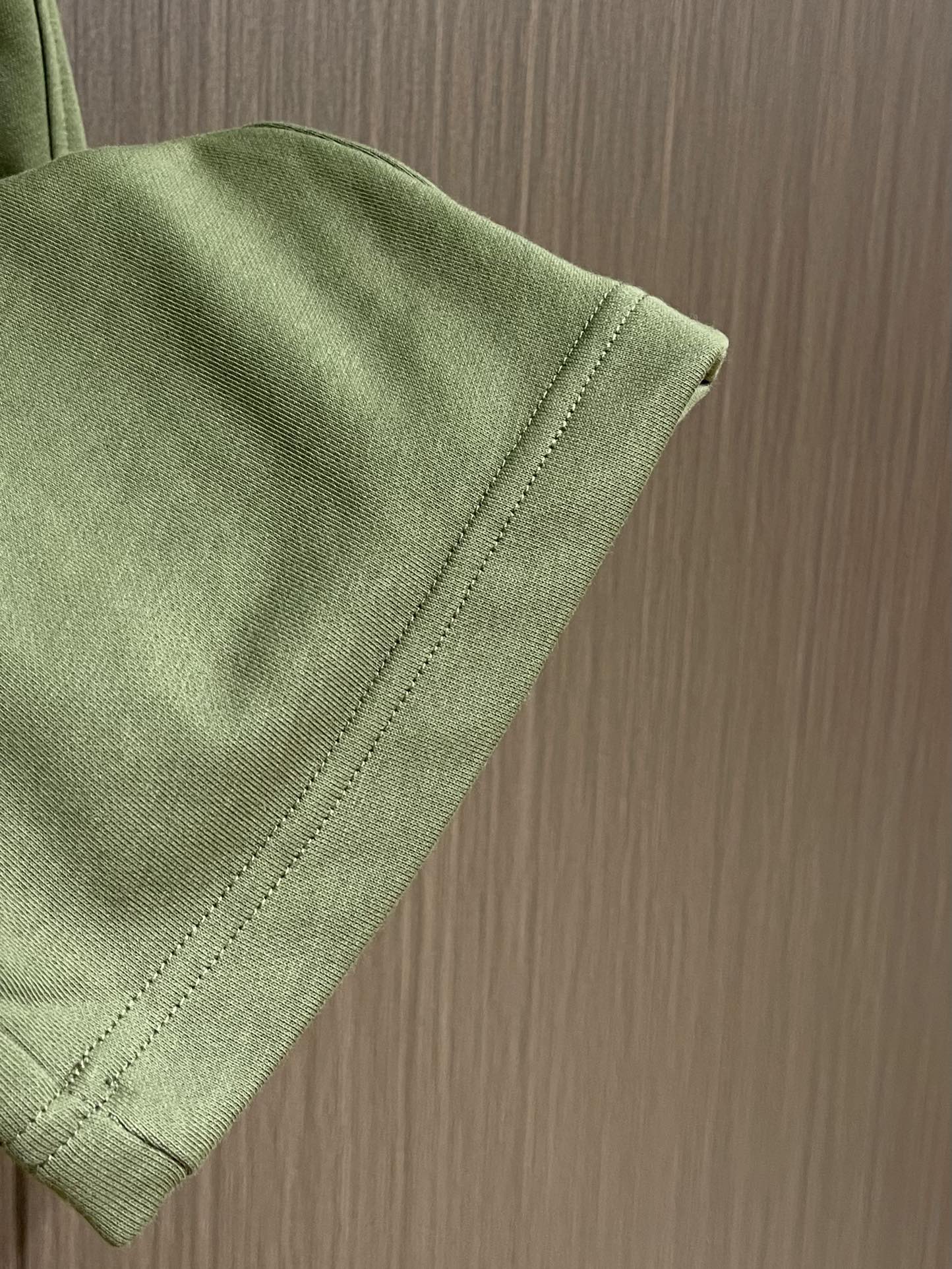 
Balenciaga 2025SS字母logo印花情侣男女卫裤，简单的设计加上基础精致的印花logo，