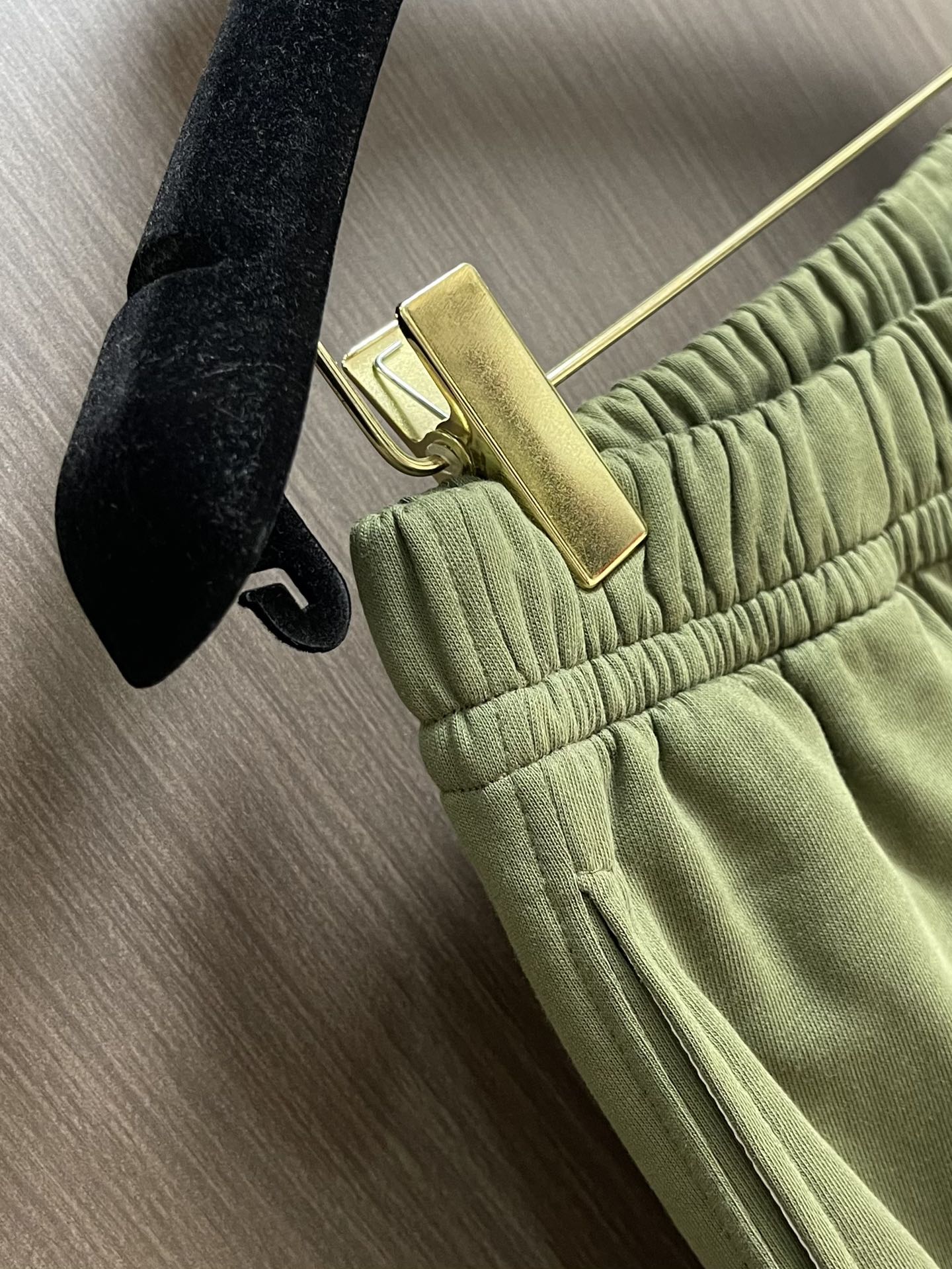 
Balenciaga 2025SS字母logo印花情侣男女卫裤，简单的设计加上基础精致的印花logo，