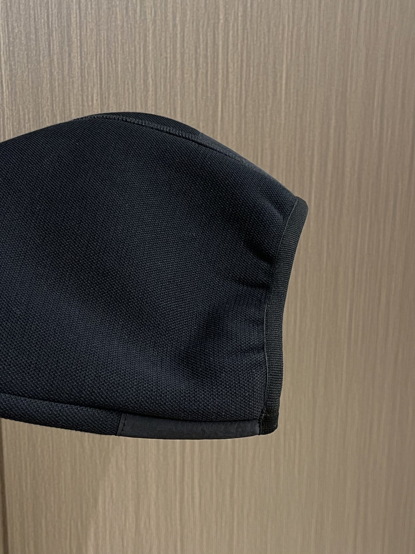 
moncler 2025AW拼接设计休闲裤．拼接设计很有亮点 偏机能风的感觉 时尚 潮流 感觉刚刚好 