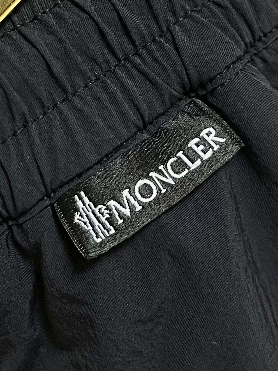 
moncler 2025AW拼接设计休闲裤．拼接设计很有亮点 偏机能风的感觉 时尚 潮流 感觉刚刚好 