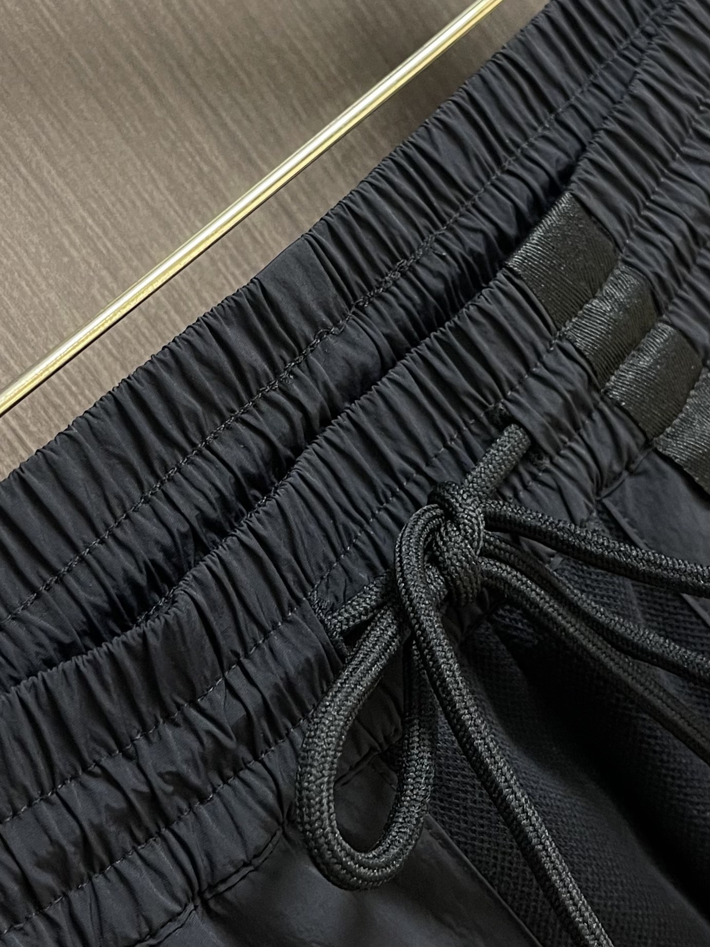 
moncler 2025AW拼接设计休闲裤．拼接设计很有亮点 偏机能风的感觉 时尚 潮流 感觉刚刚好 