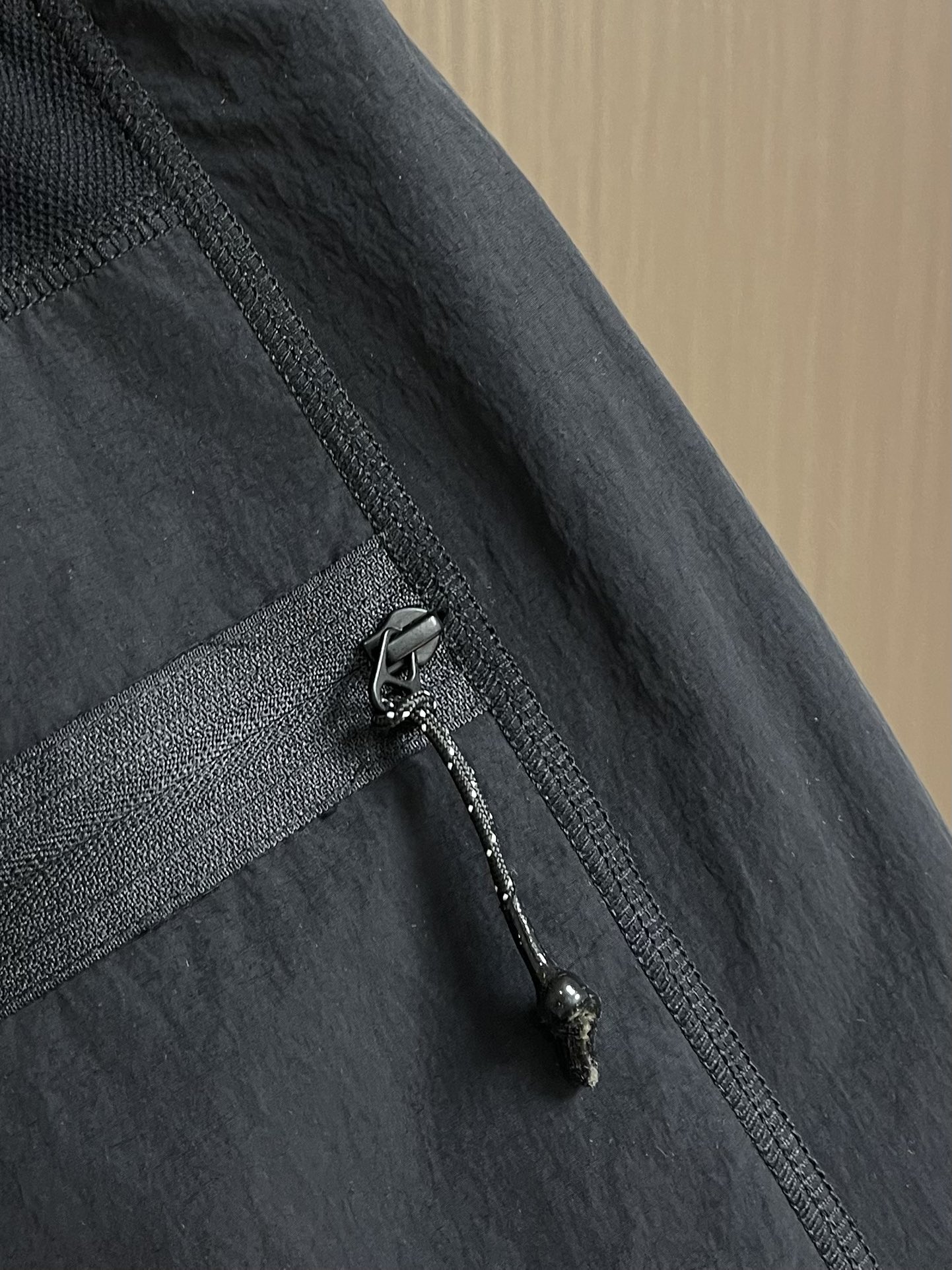 
moncler 2025AW拼接设计休闲裤．拼接设计很有亮点 偏机能风的感觉 时尚 潮流 感觉刚刚好 