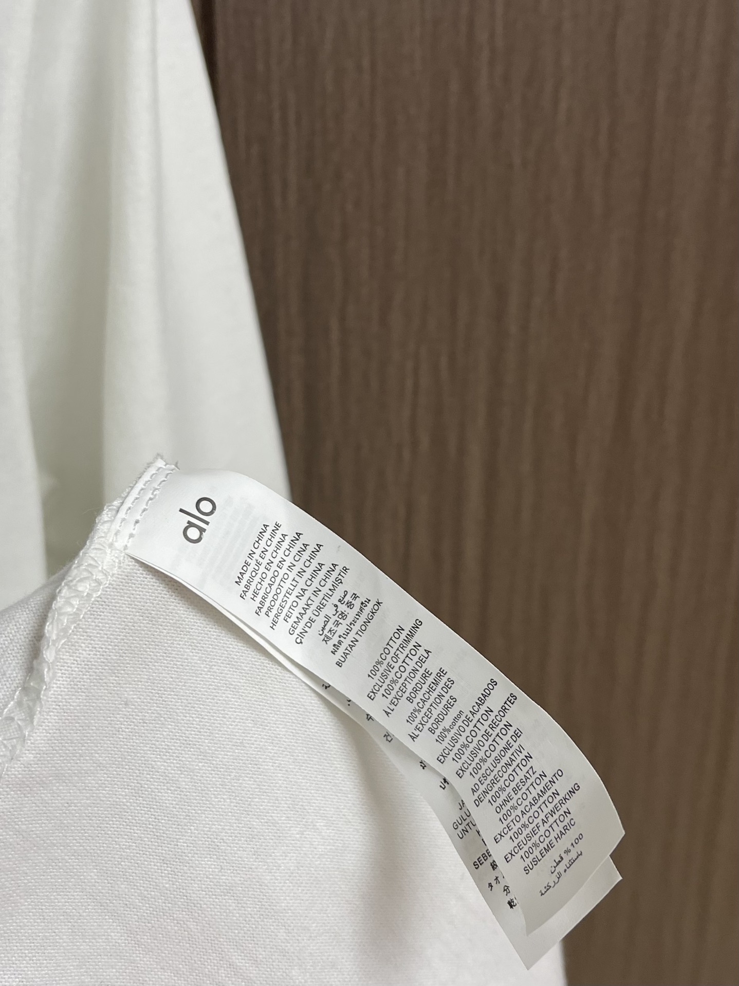 
ALO 2025SS新款圆领长袖T恤，采用客供独家进口定制面料，面料表面非常有质感显而易见，上身透气轻