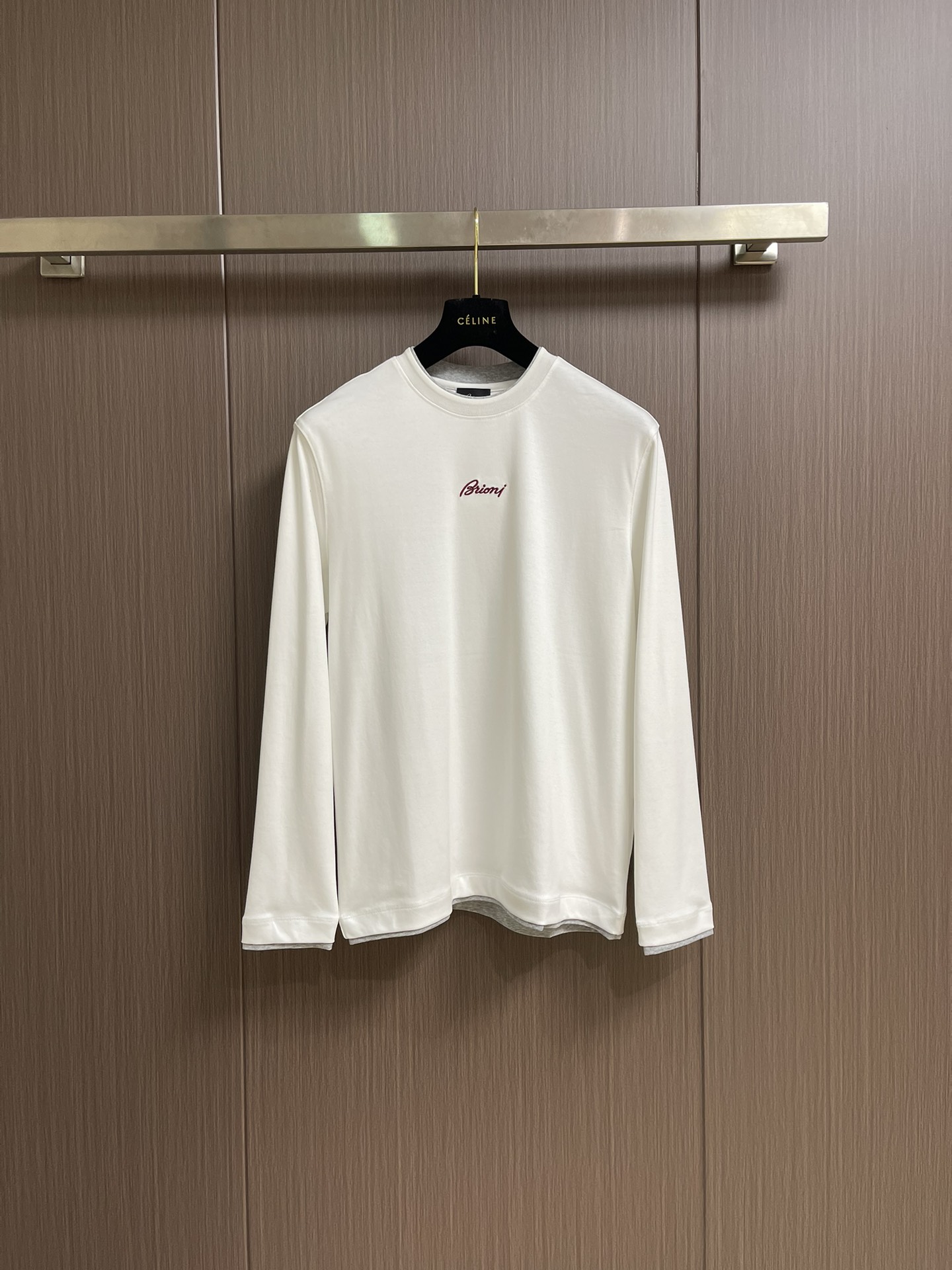 NO:516761,Brioni 2025SS new round neck long-sleeved T-shirt, using exclusive imported customized fabrics for customer supply. The surface of the fabric is very textured and obvious. The upper body is breathable, light and comfortable. The details show the design characteristics and exquisite craftsmanship, and the overall details are wonderful!  Overall style is fashionable, simple and elegant. Size M-3XL, tees, t-shirt, alexander wang19860909Brioni 2025SS新款圆领长袖T恤,采用客供独家进口定制面料,面料表面非常有质感显而易见,上身透气轻薄十分舒适,细节处彰显设计特色与精湛工艺,整体细节美妙绝伦！整体款式时尚简洁大方.尺码M-3XL,,tees，t-shirt,alexander wang,Men's clothing