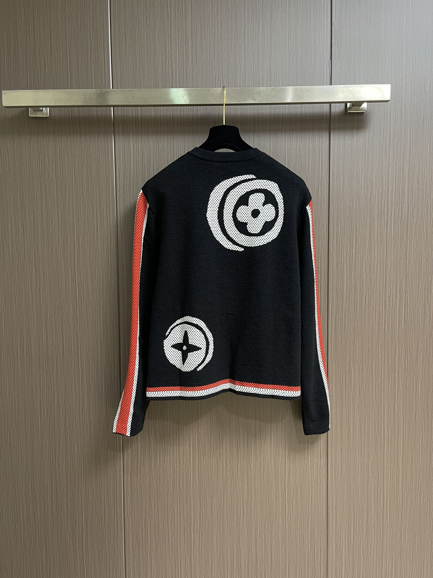 LV x Nigo 波点图案针织外套，采用YB定制进口纯棉面料，亲肤性极佳贴身穿也毫无负担，带来极致的舒