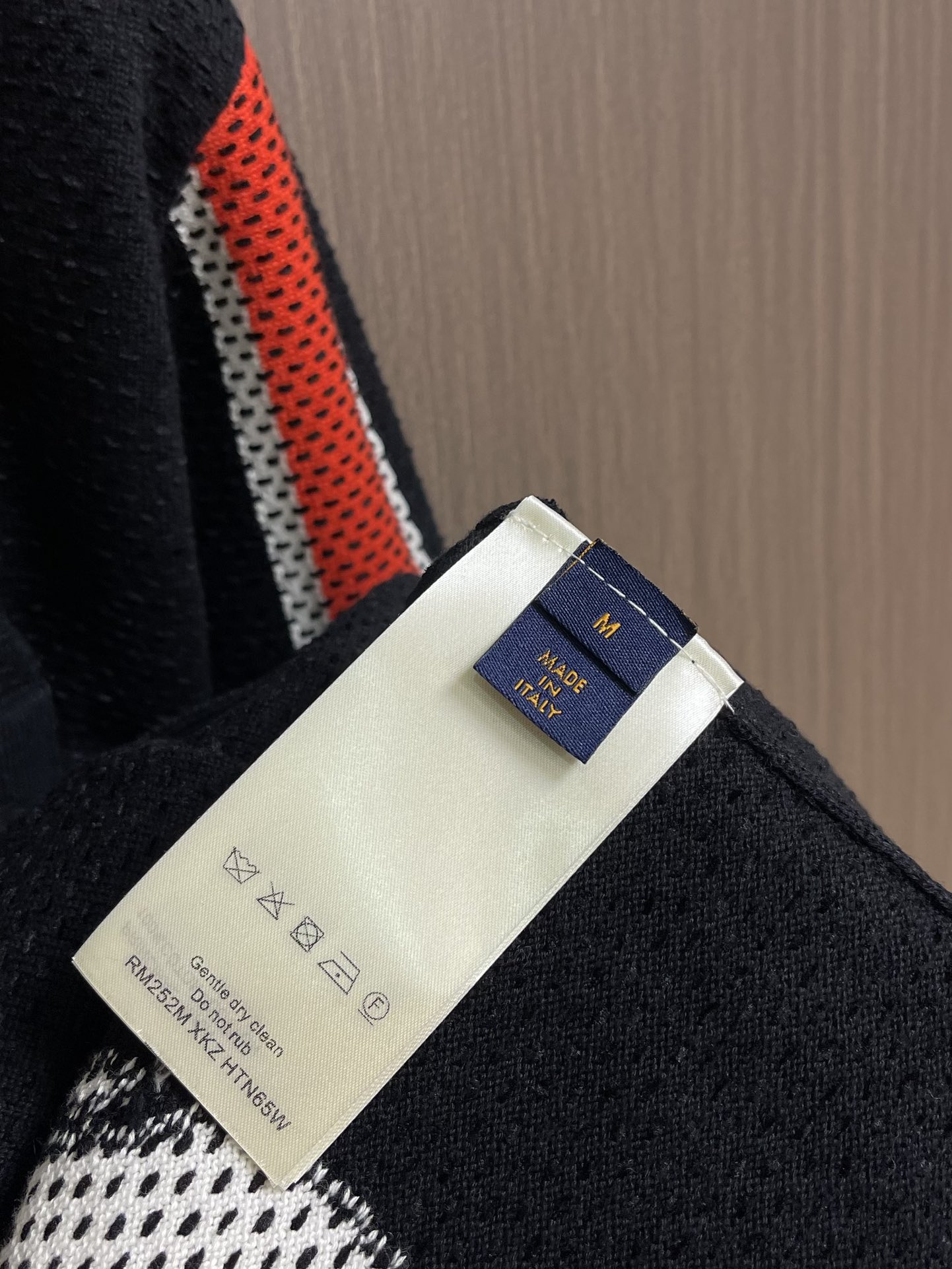 LV x Nigo 波点图案针织外套，采用YB定制进口纯棉面料，亲肤性极佳贴身穿也毫无负担，带来极致的舒