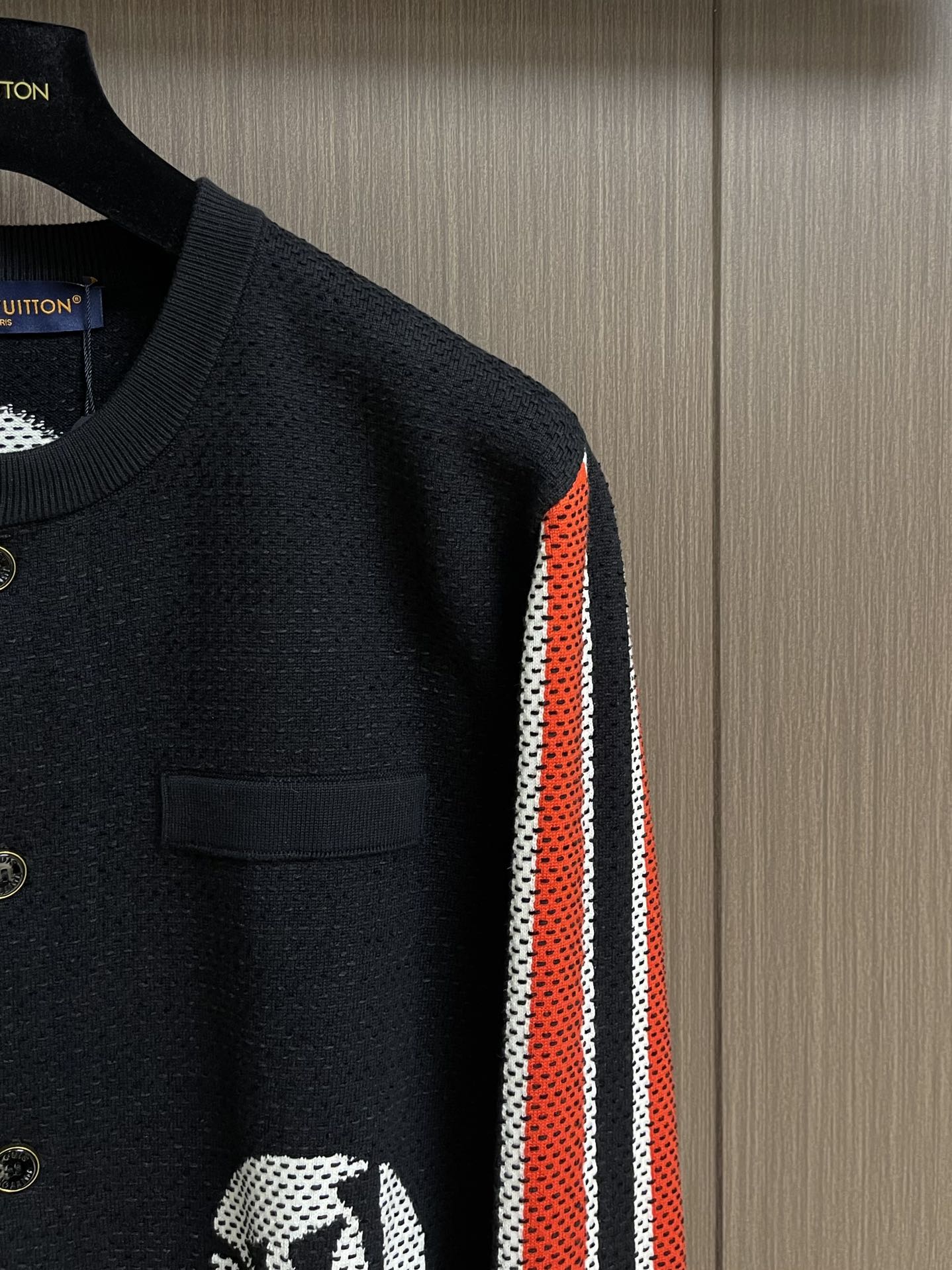 LV x Nigo 波点图案针织外套，采用YB定制进口纯棉面料，亲肤性极佳贴身穿也毫无负担，带来极致的舒