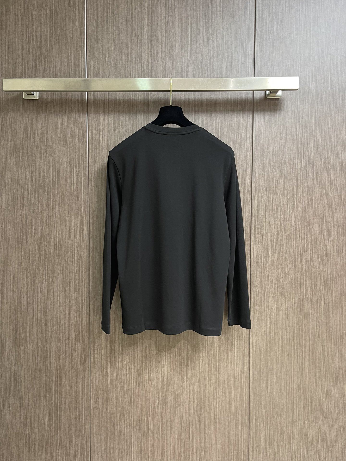 lP🆕 LoroPiana 2025ss秋冬新款长袖T恤打底衫，全品相！工艺采用胸前logo 刺绣设计！