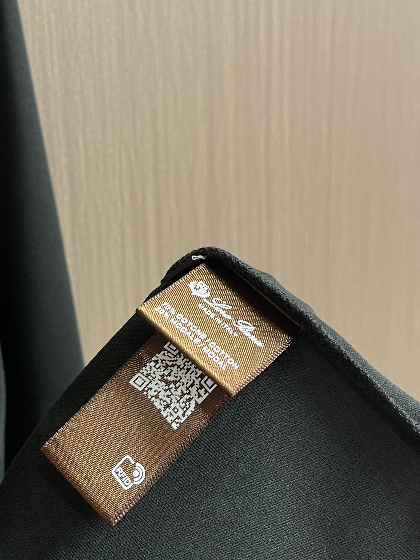 lP🆕 LoroPiana 2025ss秋冬新款长袖T恤打底衫，全品相！工艺采用胸前logo 刺绣设计！