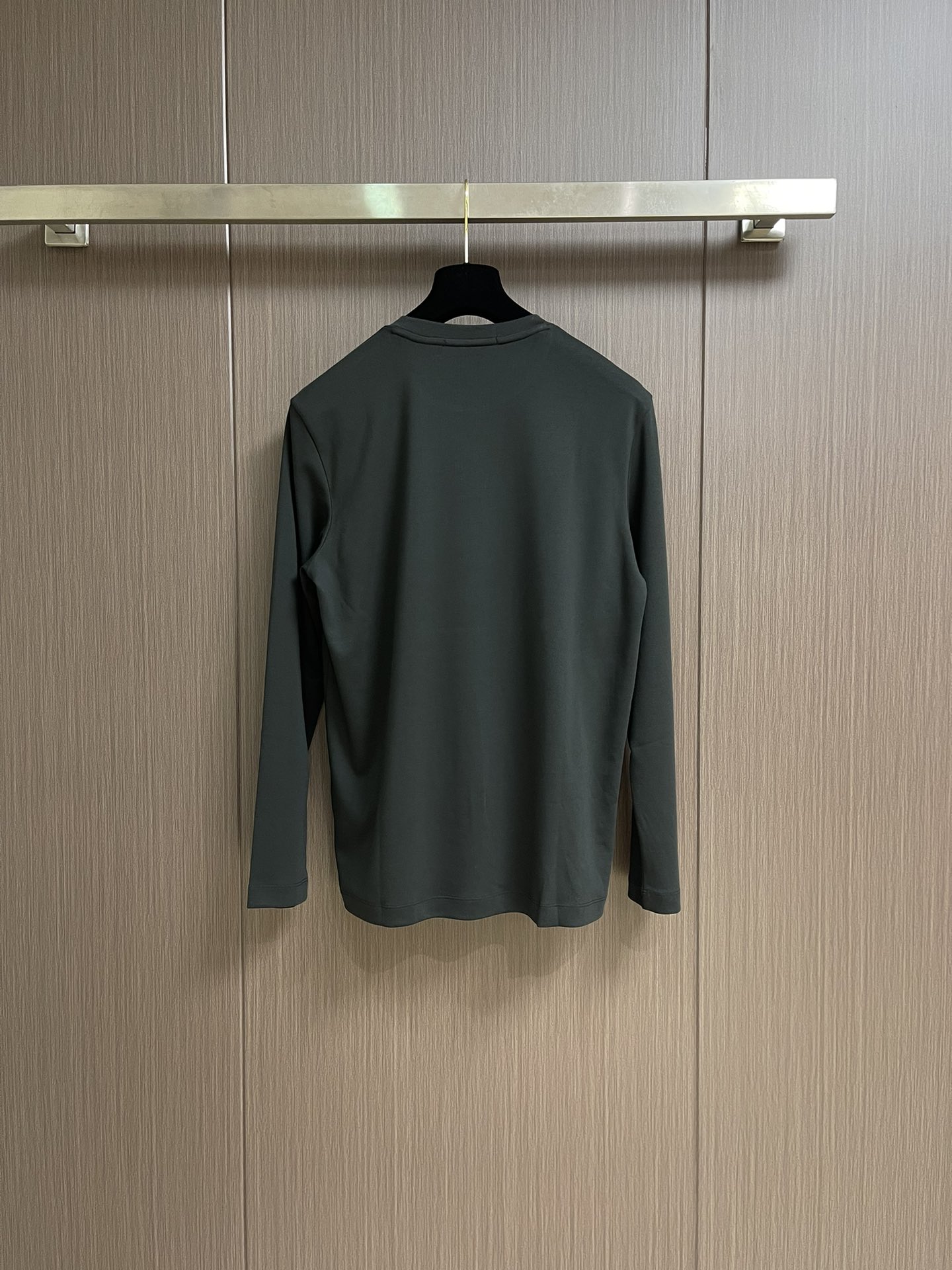 lP🆕 LoroPiana 2025ss秋冬新款长袖T恤打底衫，全品相！工艺采用胸前logo 刺绣设计！
