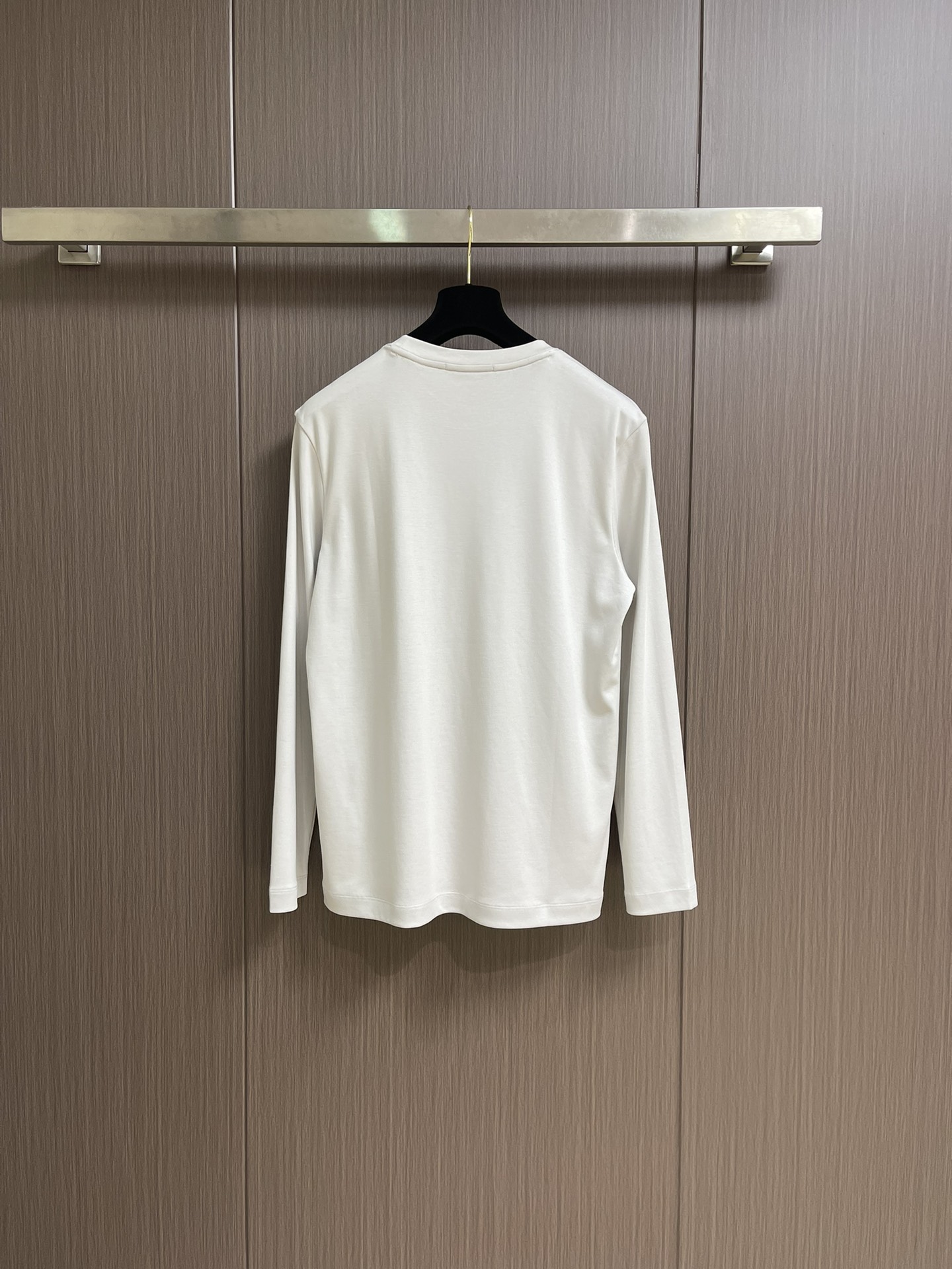 lP🆕 LoroPiana 2025ss秋冬新款长袖T恤打底衫，全品相！工艺采用胸前logo 刺绣设计！