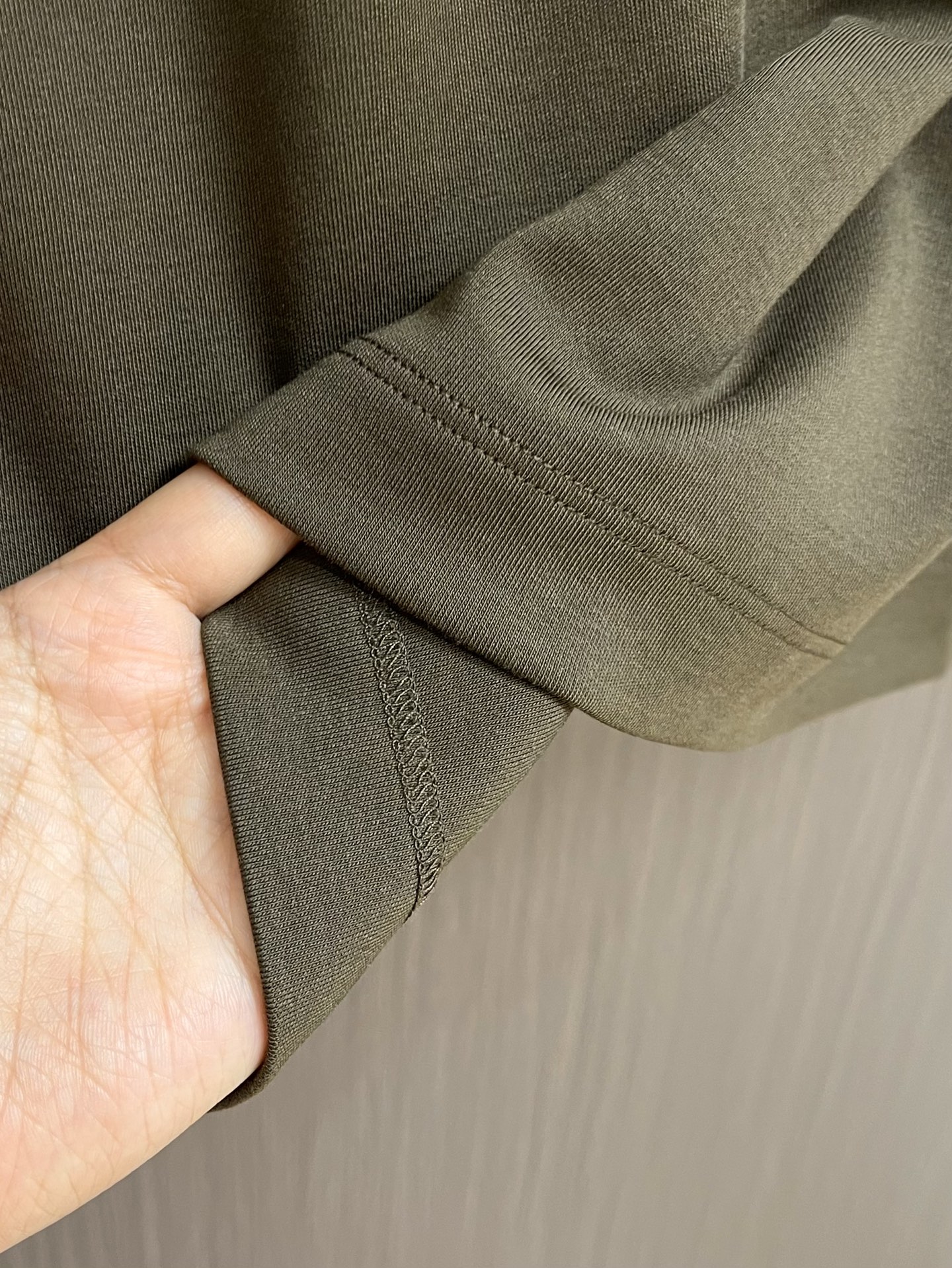 lP🆕 LoroPiana 2025ss秋冬新款长袖T恤打底衫，全品相！工艺采用胸前logo 刺绣设计！