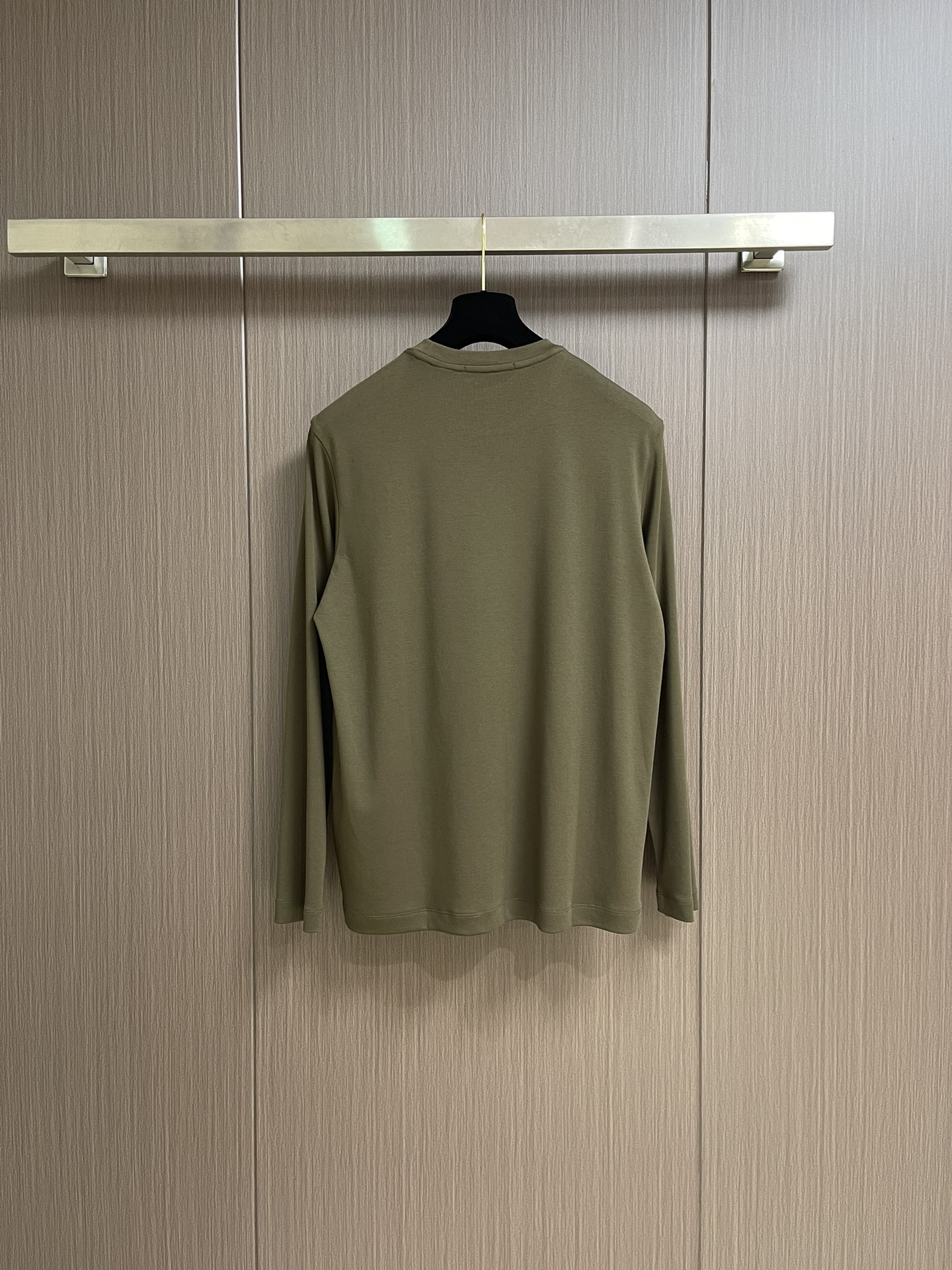 lP🆕 LoroPiana 2025ss秋冬新款长袖T恤打底衫，全品相！工艺采用胸前logo 刺绣设计！