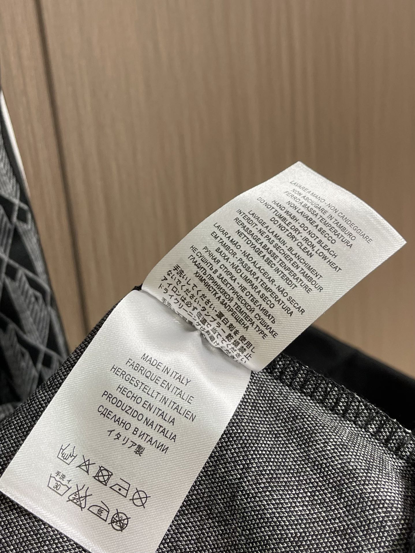 整套Lacoste 满印logo面料提花织带外套长裤套装，提花拼色字母Logo标志！标志性品牌元素，重工