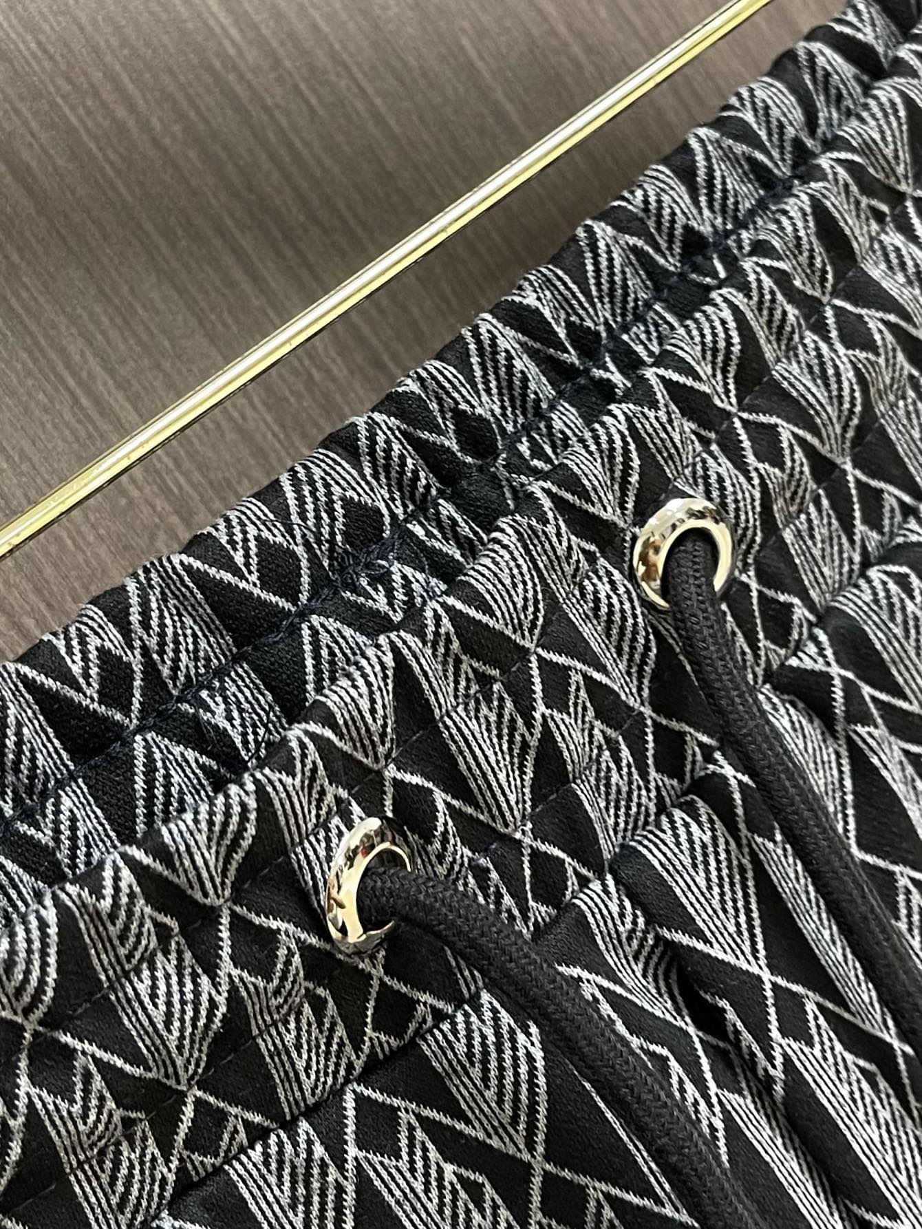 整套Lacoste 满印logo面料提花织带外套长裤套装，提花拼色字母Logo标志！标志性品牌元素，重工