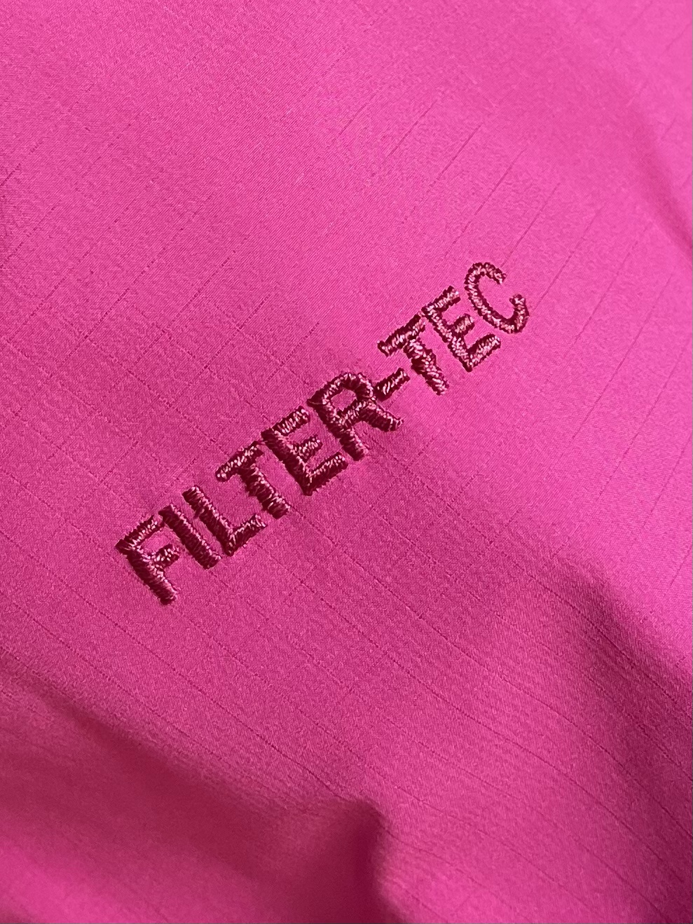 KAILAS 凯乐石博格达LT连帽外套，轻量升级的徒步型，提供持久防风雨保护的同时，更加轻盈，便于快速探