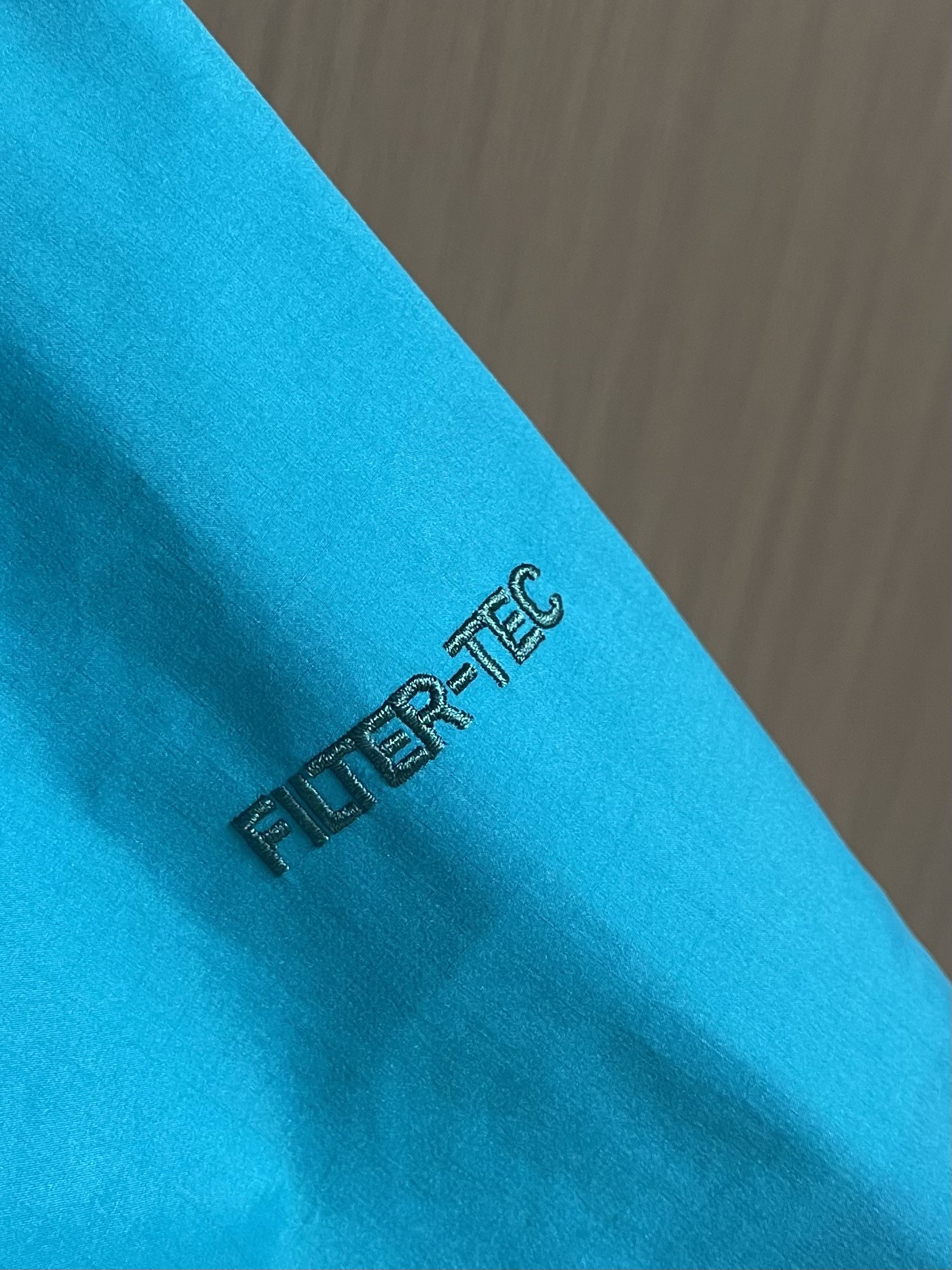 KAILAS 凯乐石博格达LT连帽外套，轻量升级的徒步型，提供持久防风雨保护的同时，更加轻盈，便于快速探