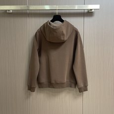 lP🆕 LoroPiana 2025SS早秋经典百搭男士连帽外套 胸口精致刺绣logo点缀 经典而不失细 lP🆕 LoroPiana 2025SS早秋经典百搭男士连帽外套 胸口精致刺绣logo点缀 经典而不失细