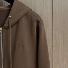 lP🆕 LoroPiana 2025SS早秋经典百搭男士连帽外套 胸口精致刺绣logo点缀 经典而不失细 lP🆕 LoroPiana 2025SS早秋经典百搭男士连帽外套 胸口精致刺绣logo点缀 经典而不失细
