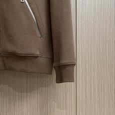 lP🆕 LoroPiana 2025SS早秋经典百搭男士连帽外套 胸口精致刺绣logo点缀 经典而不失细 lP🆕 LoroPiana 2025SS早秋经典百搭男士连帽外套 胸口精致刺绣logo点缀 经典而不失细