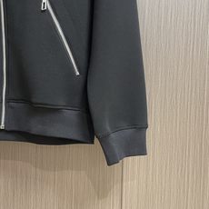 lP🆕 LoroPiana 2025SS早秋经典百搭男士连帽外套 胸口精致刺绣logo点缀 经典而不失细 lP🆕 LoroPiana 2025SS早秋经典百搭男士连帽外套 胸口精致刺绣logo点缀 经典而不失细