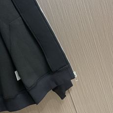lP🆕 LoroPiana 2025SS早秋经典百搭男士连帽外套 胸口精致刺绣logo点缀 经典而不失细 lP🆕 LoroPiana 2025SS早秋经典百搭男士连帽外套 胸口精致刺绣logo点缀 经典而不失细