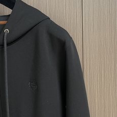 lP🆕 LoroPiana 2025SS早秋经典百搭男士连帽外套 胸口精致刺绣logo点缀 经典而不失细 lP🆕 LoroPiana 2025SS早秋经典百搭男士连帽外套 胸口精致刺绣logo点缀 经典而不失细