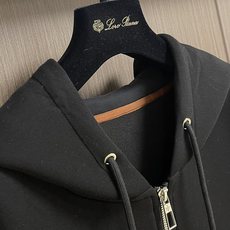 lP🆕 LoroPiana 2025SS早秋经典百搭男士连帽外套 胸口精致刺绣logo点缀 经典而不失细 lP🆕 LoroPiana 2025SS早秋经典百搭男士连帽外套 胸口精致刺绣logo点缀 经典而不失细