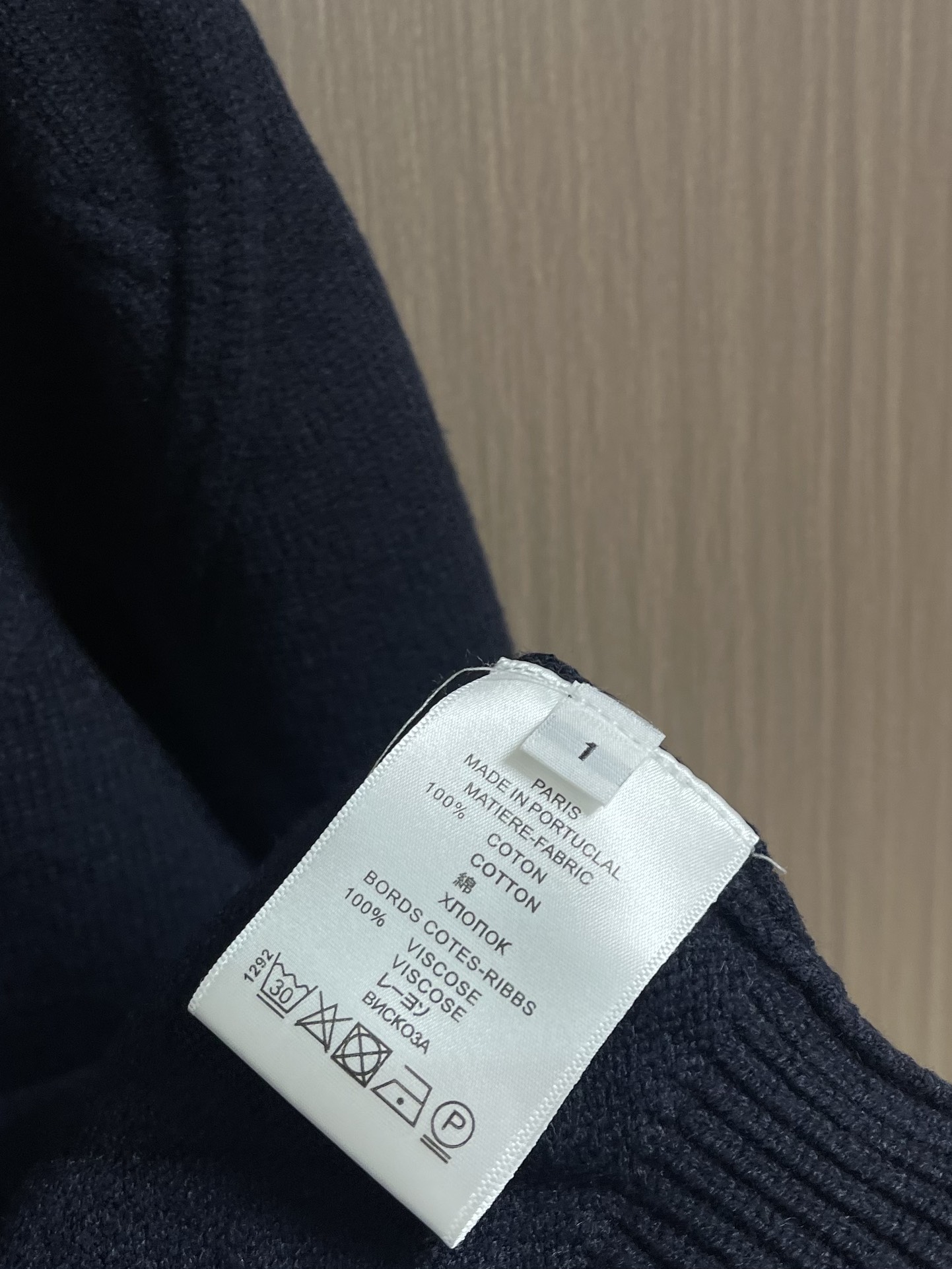 Thom Browne TB新款圆领菱形针织毛衣，经典四条纹袖口设计，菱形编织纹理立体有型，袖口白色条纹