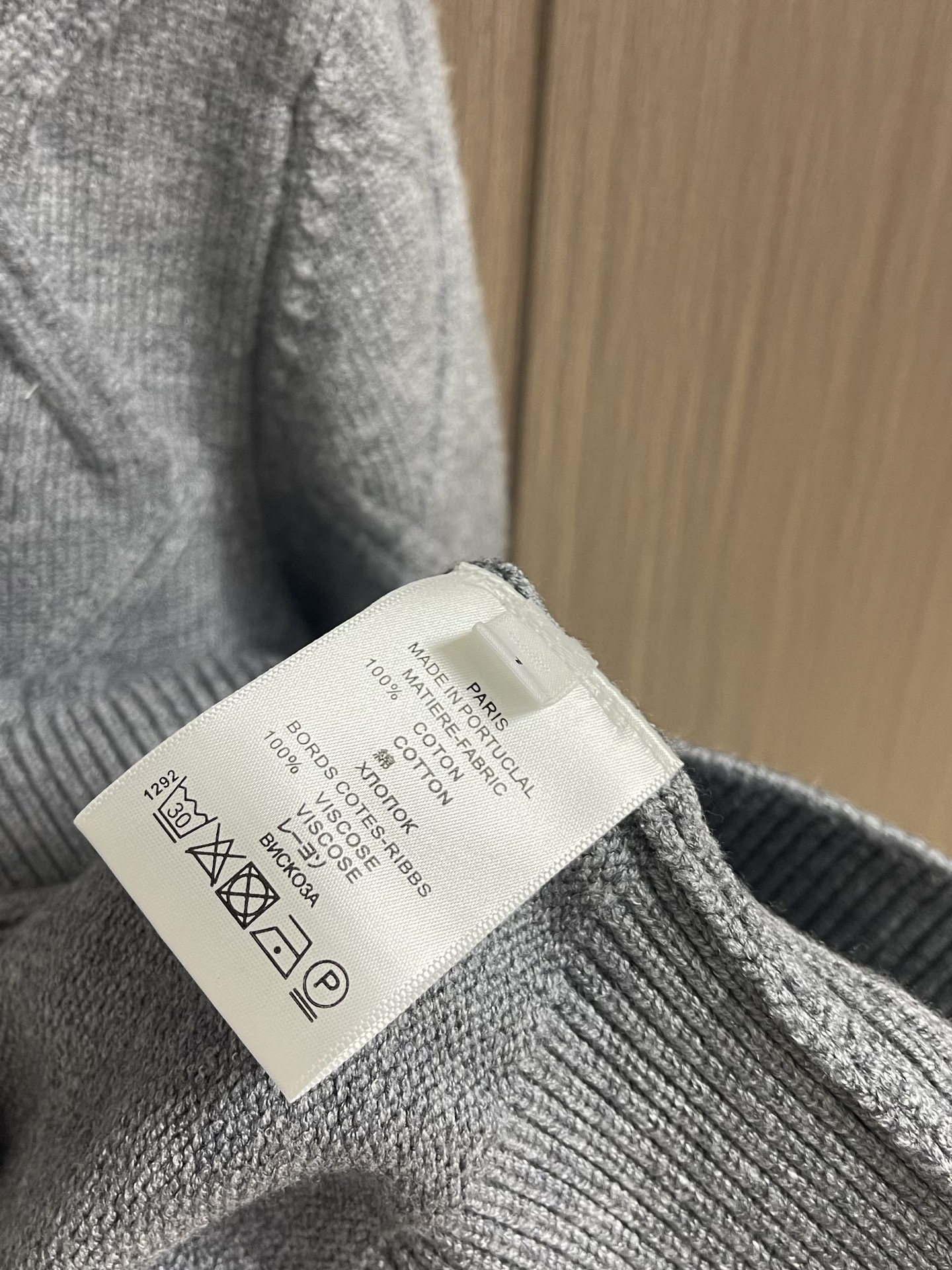 Thom Browne TB新款圆领菱形针织毛衣，经典四条纹袖口设计，菱形编织纹理立体有型，袖口白色条纹