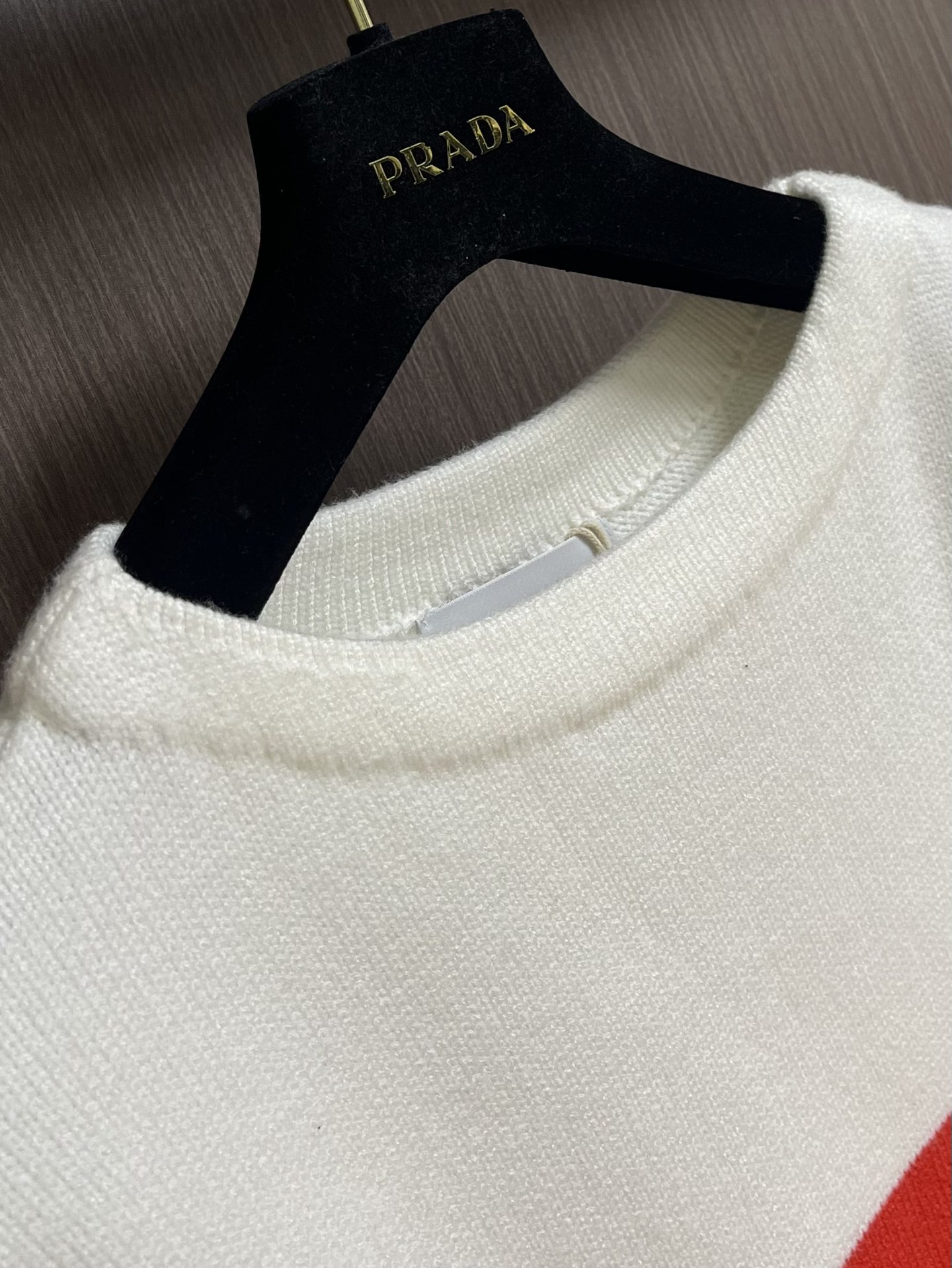 Thom Browne TB新款条纹针织衫，红白拼色和蓝白拼色两款，经典四条杠设计，袖口纽扣装饰，下摆开