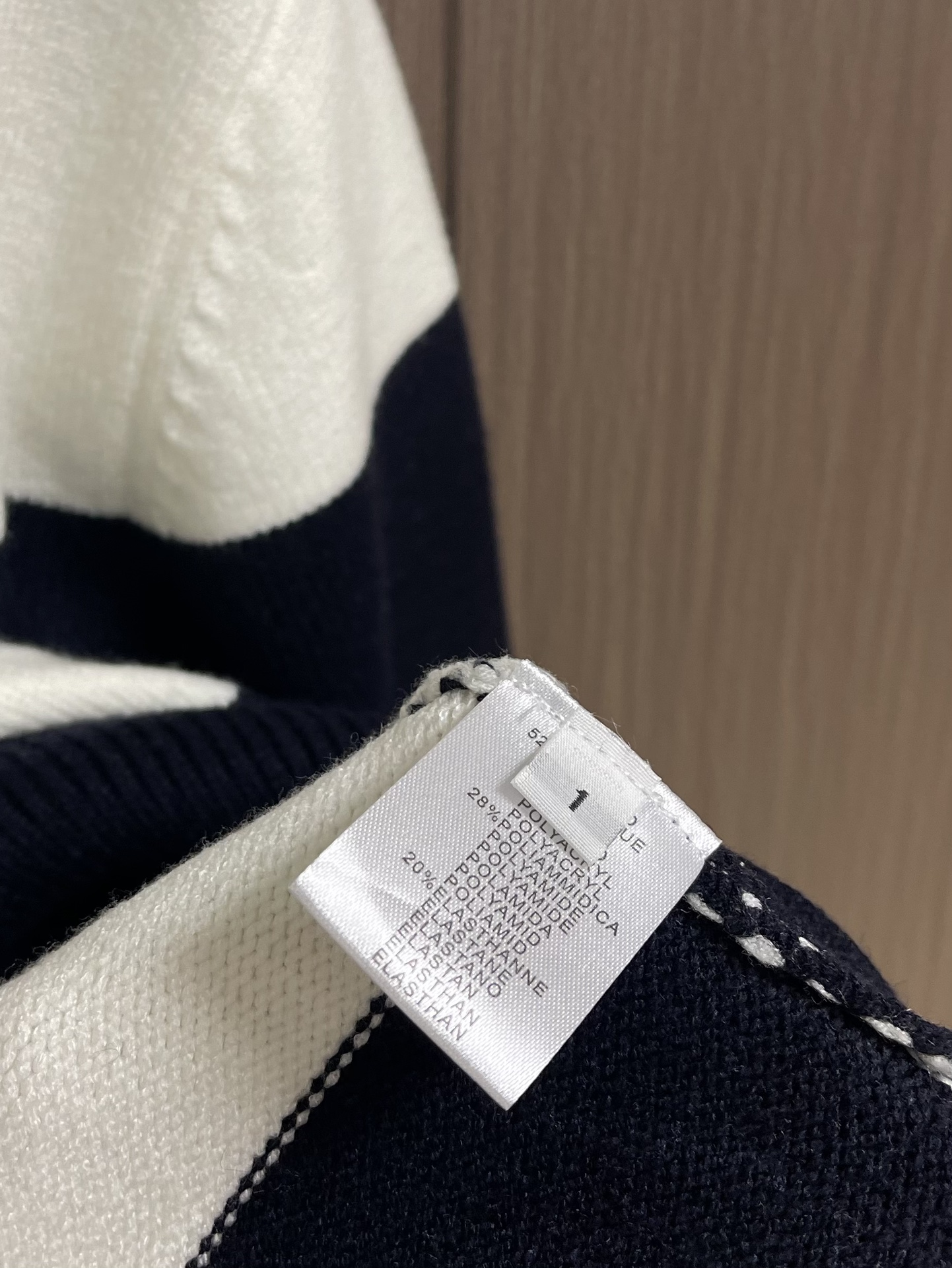 Thom Browne TB新款条纹针织衫，红白拼色和蓝白拼色两款，经典四条杠设计，袖口纽扣装饰，下摆开