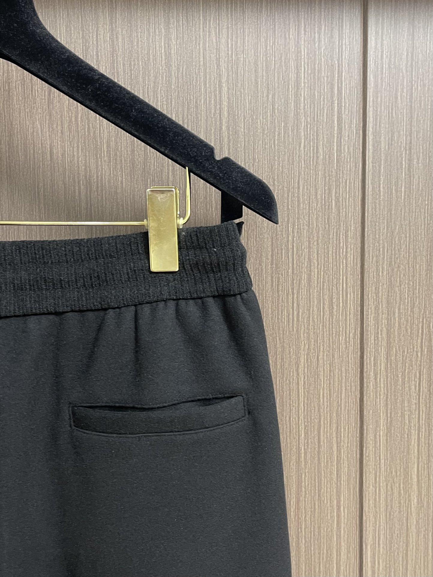 loroPiana lP🆕 早春新款卫裤休闲裤，定制混纺面料软糯舒集高级感温暖度于一体，裤型舒适包容性极