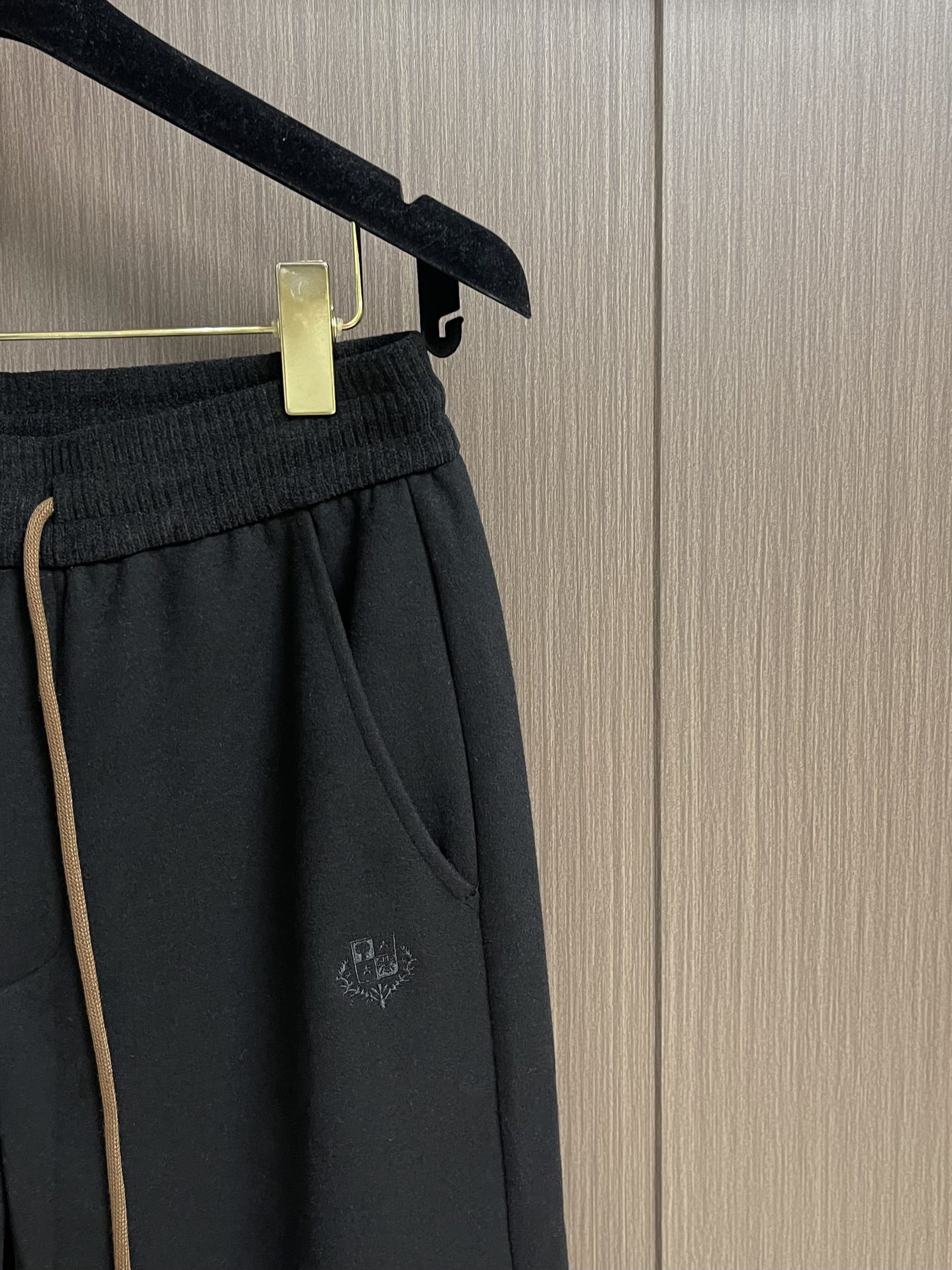 loroPiana lP🆕 早春新款卫裤休闲裤，定制混纺面料软糯舒集高级感温暖度于一体，裤型舒适包容性极