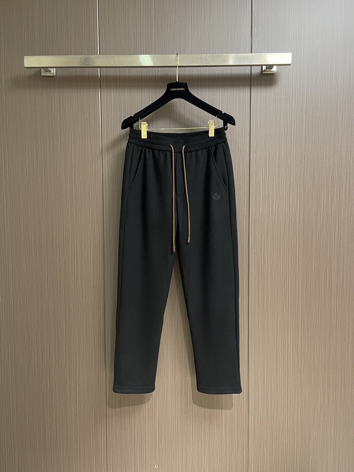 loroPiana lP🆕 早春新款卫裤休闲裤，定制混纺面料软糯舒集高级感温暖度于一体，裤型舒适包容性极